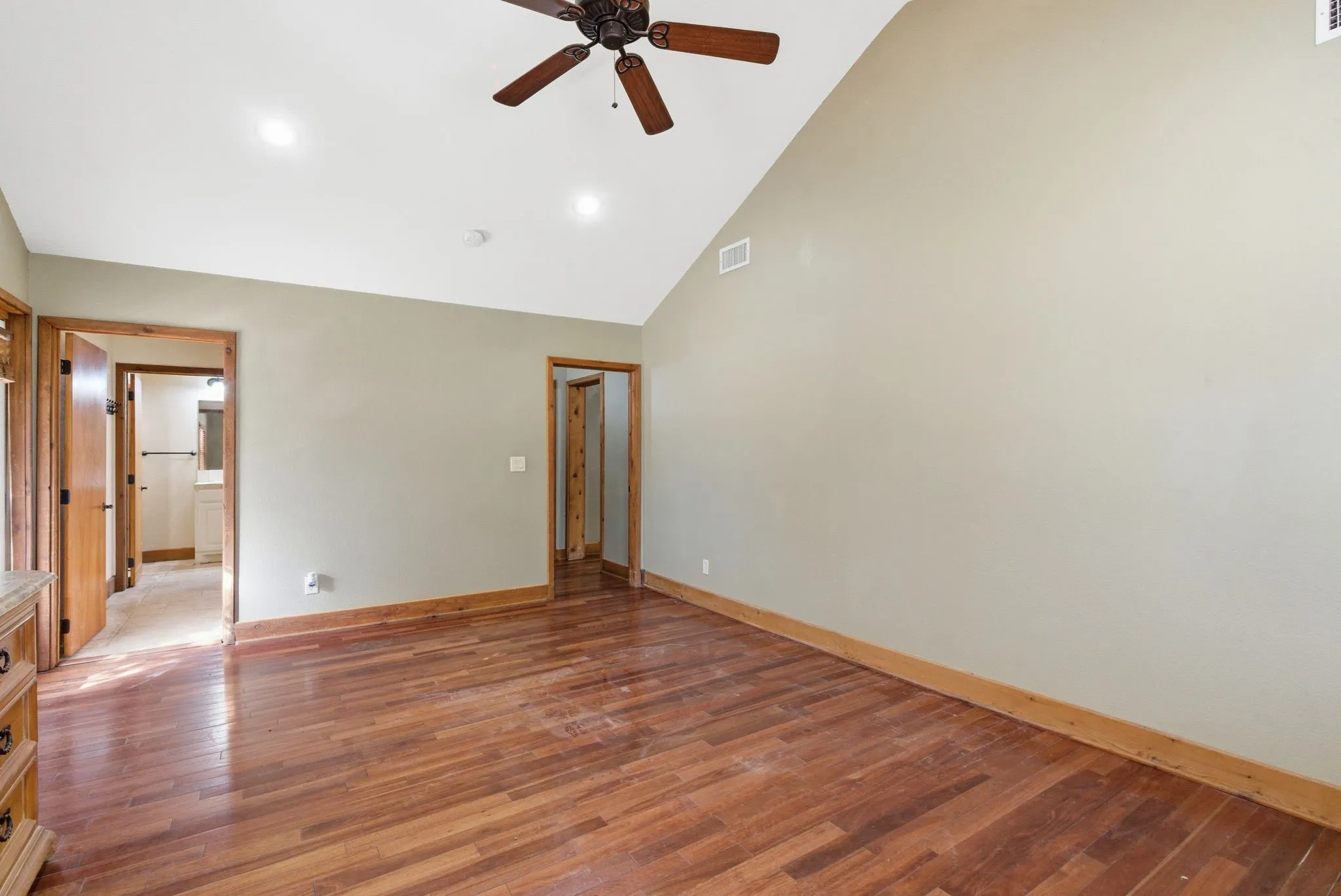 Single Family Residence For Sale in Hood County , 200 N Elm Lane, Tolar, Texas 76476, 3 Bedrooms, 3 Bathrooms, Garage spaces, 1,855 Sqft, built in 1945, Preowned, Price $354,900, mls#21108149, Real Estate Agent in Tolar, Homes For Sale in Hood county, Homes For Sale in Tolar, Realtor in Tolar Texas, Real Estate Brokerage Independent Realty Texas, Luminita Cordes Realtor