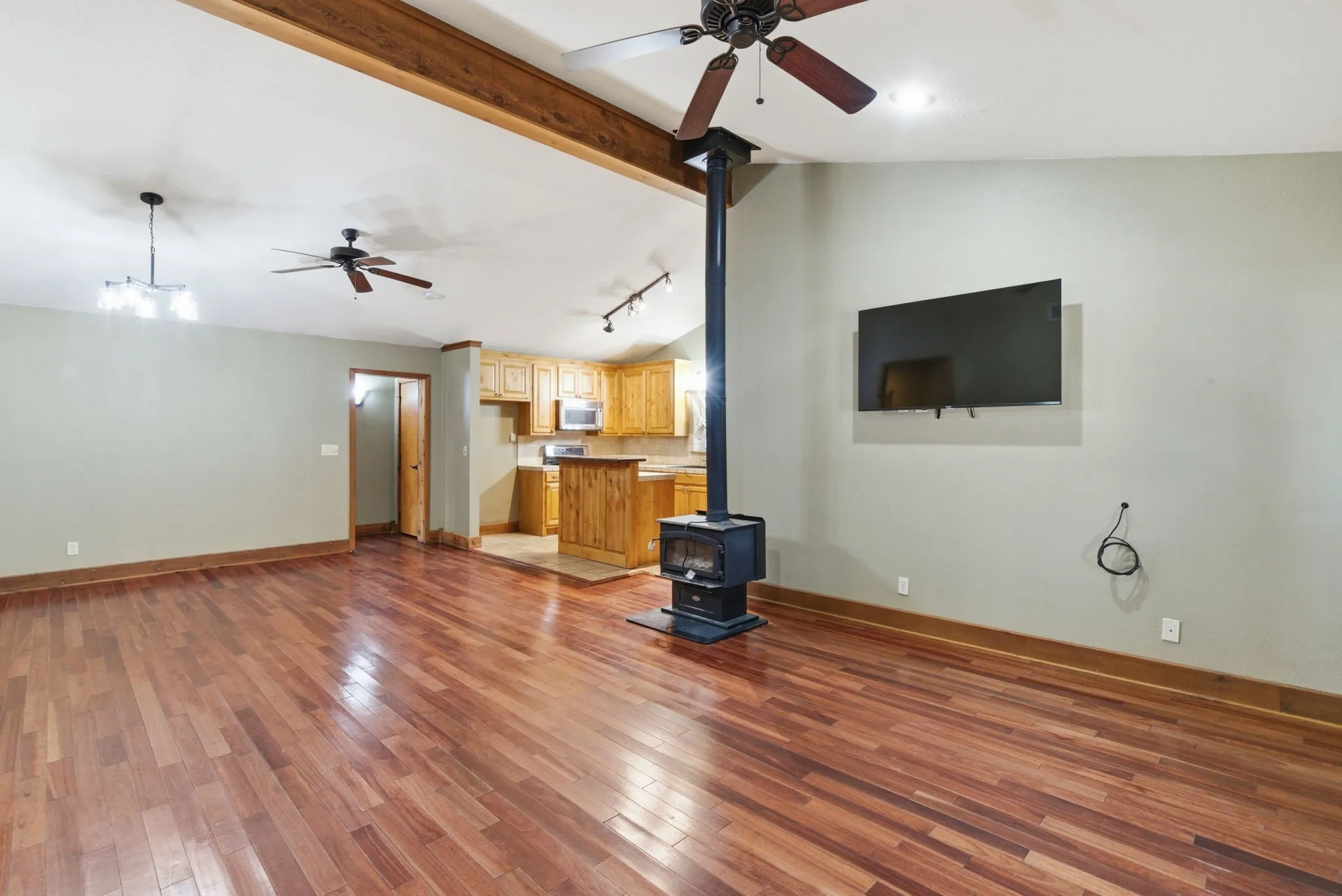 Single Family Residence For Sale in Hood County , 200 N Elm Lane, Tolar, Texas 76476, 3 Bedrooms, 3 Bathrooms, Garage spaces, 1,855 Sqft, built in 1945, Preowned, Price $354,900, mls#21108149, Real Estate Agent in Tolar, Homes For Sale in Hood county, Homes For Sale in Tolar, Realtor in Tolar Texas, Real Estate Brokerage Independent Realty Texas, Luminita Cordes Realtor