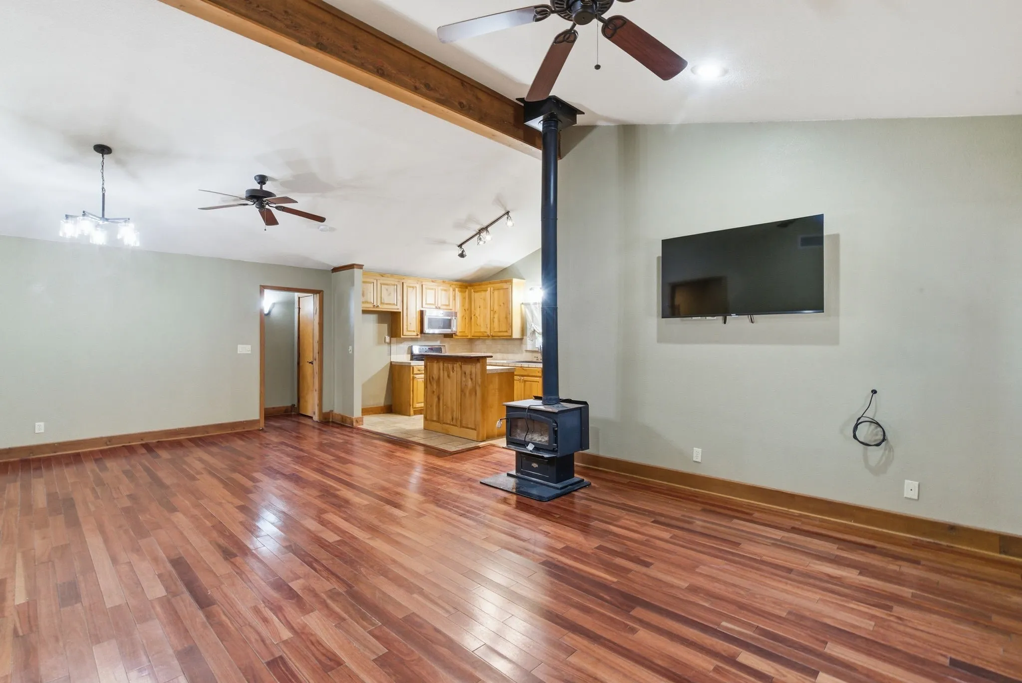 Single Family Residence For Sale in Hood County , 200 N Elm Lane, Tolar, Texas 76476, 3 Bedrooms, 3 Bathrooms, Garage spaces, 1,855 Sqft, built in 1945, Preowned, Price $354,900, mls#21108149, Real Estate Agent in Tolar, Homes For Sale in Hood county, Homes For Sale in Tolar, Realtor in Tolar Texas, Real Estate Brokerage Independent Realty Texas, Luminita Cordes Realtor