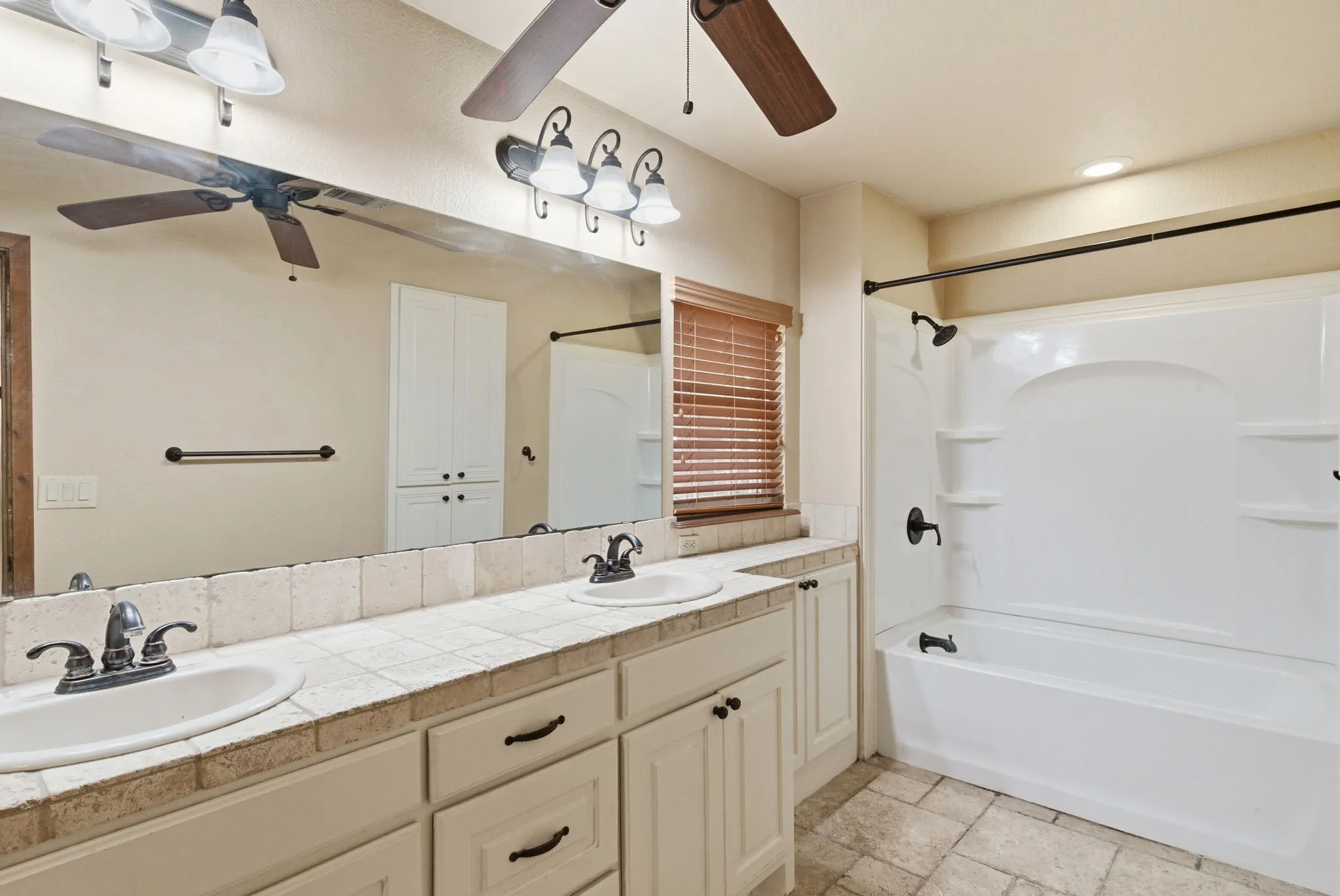 Single Family Residence For Sale in Hood County , 200 N Elm Lane, Tolar, Texas 76476, 3 Bedrooms, 3 Bathrooms, Garage spaces, 1,855 Sqft, built in 1945, Preowned, Price $354,900, mls#21108149, Real Estate Agent in Tolar, Homes For Sale in Hood county, Homes For Sale in Tolar, Realtor in Tolar Texas, Real Estate Brokerage Independent Realty Texas, Luminita Cordes Realtor