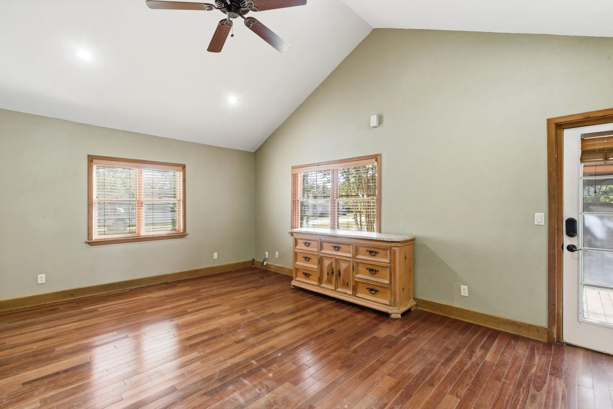 Single Family Residence For Sale in Hood County , 200 N Elm Lane, Tolar, Texas 76476, 3 Bedrooms, 3 Bathrooms, Garage spaces, 1,855 Sqft, built in 1945, Preowned, Price $354,900, mls#21108149, Real Estate Agent in Tolar, Homes For Sale in Hood county, Homes For Sale in Tolar, Realtor in Tolar Texas, Real Estate Brokerage Independent Realty Texas, Luminita Cordes Realtor