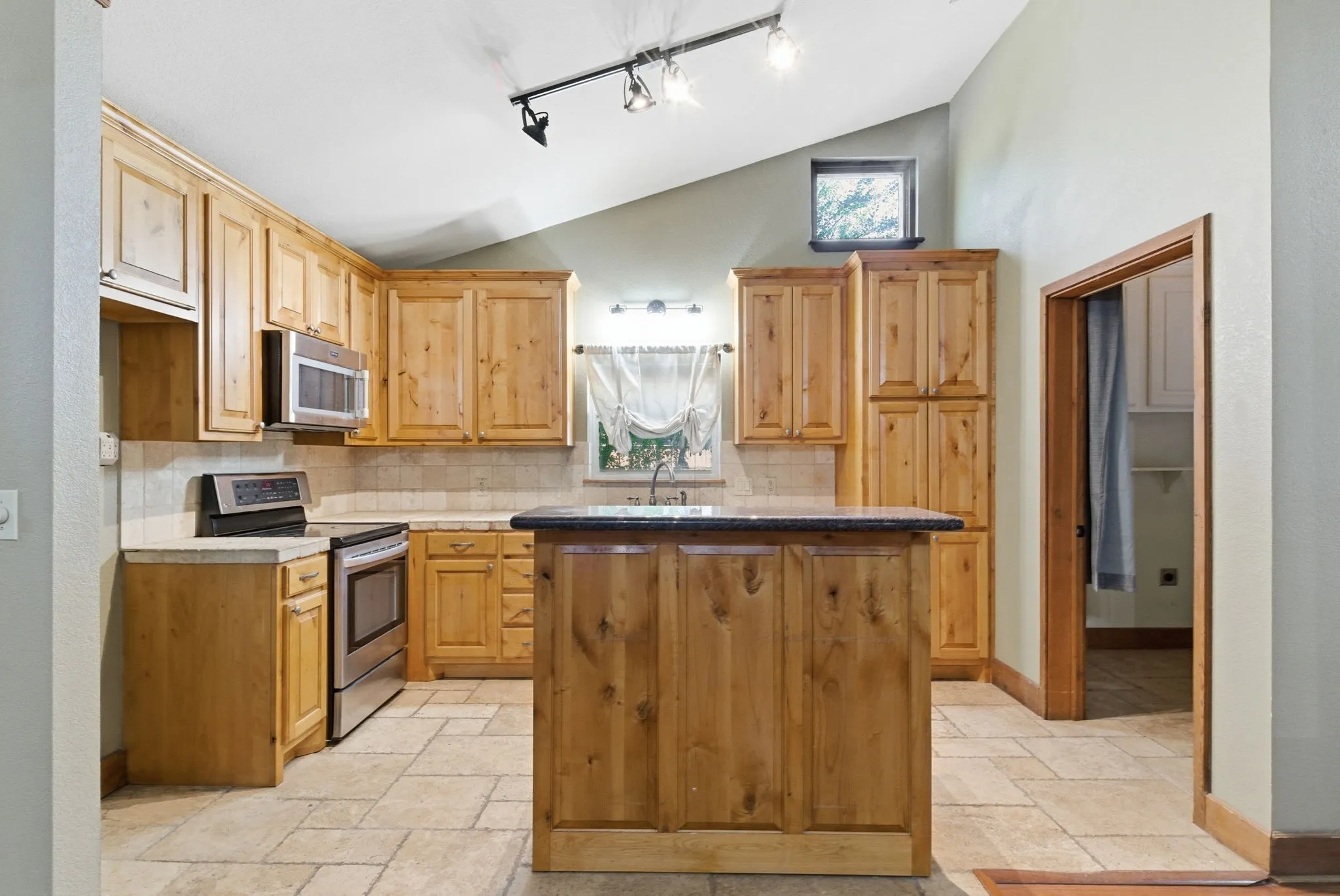 Single Family Residence For Sale in Hood County , 200 N Elm Lane, Tolar, Texas 76476, 3 Bedrooms, 3 Bathrooms, Garage spaces, 1,855 Sqft, built in 1945, Preowned, Price $354,900, mls#21108149, Real Estate Agent in Tolar, Homes For Sale in Hood county, Homes For Sale in Tolar, Realtor in Tolar Texas, Real Estate Brokerage Independent Realty Texas, Luminita Cordes Realtor