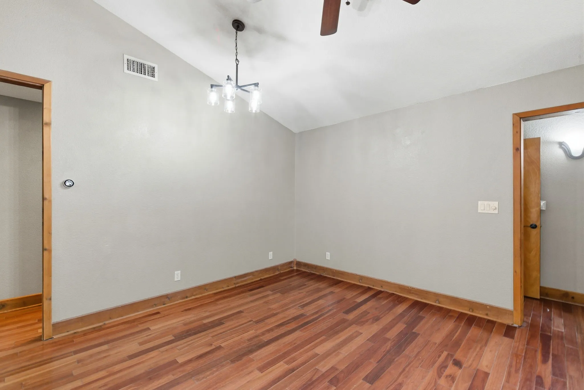 Single Family Residence For Sale in Hood County , 200 N Elm Lane, Tolar, Texas 76476, 3 Bedrooms, 3 Bathrooms, Garage spaces, 1,855 Sqft, built in 1945, Preowned, Price $354,900, mls#21108149, Real Estate Agent in Tolar, Homes For Sale in Hood county, Homes For Sale in Tolar, Realtor in Tolar Texas, Real Estate Brokerage Independent Realty Texas, Luminita Cordes Realtor