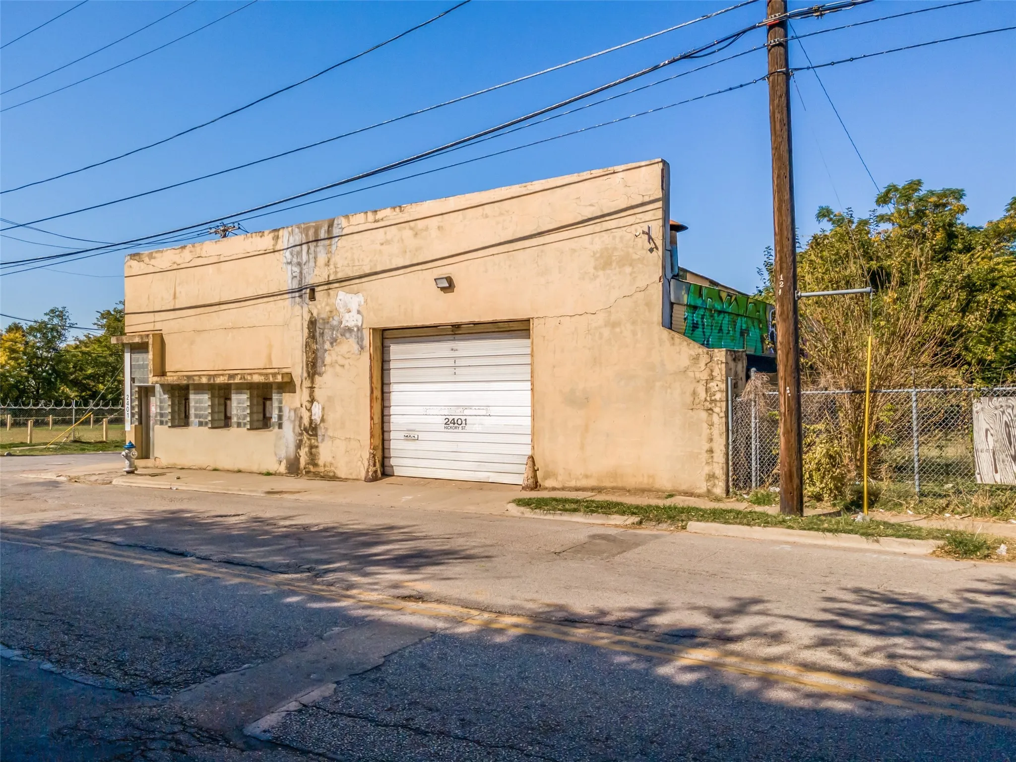 Industrial For Sale in Dallas County , 2401 Hickory Street, Dallas, Texas 75215, 0, 0, Garage spaces, 0 Sqft, built in 1907, Preowned, Price $1,499,900, mls#21106945, Real Estate Agent in Dallas, Homes For Sale in Dallas county, Homes For Sale in Dallas, Realtor in Dallas Texas, Real Estate Brokerage Independent Realty Texas, Luminita Cordes Realtor