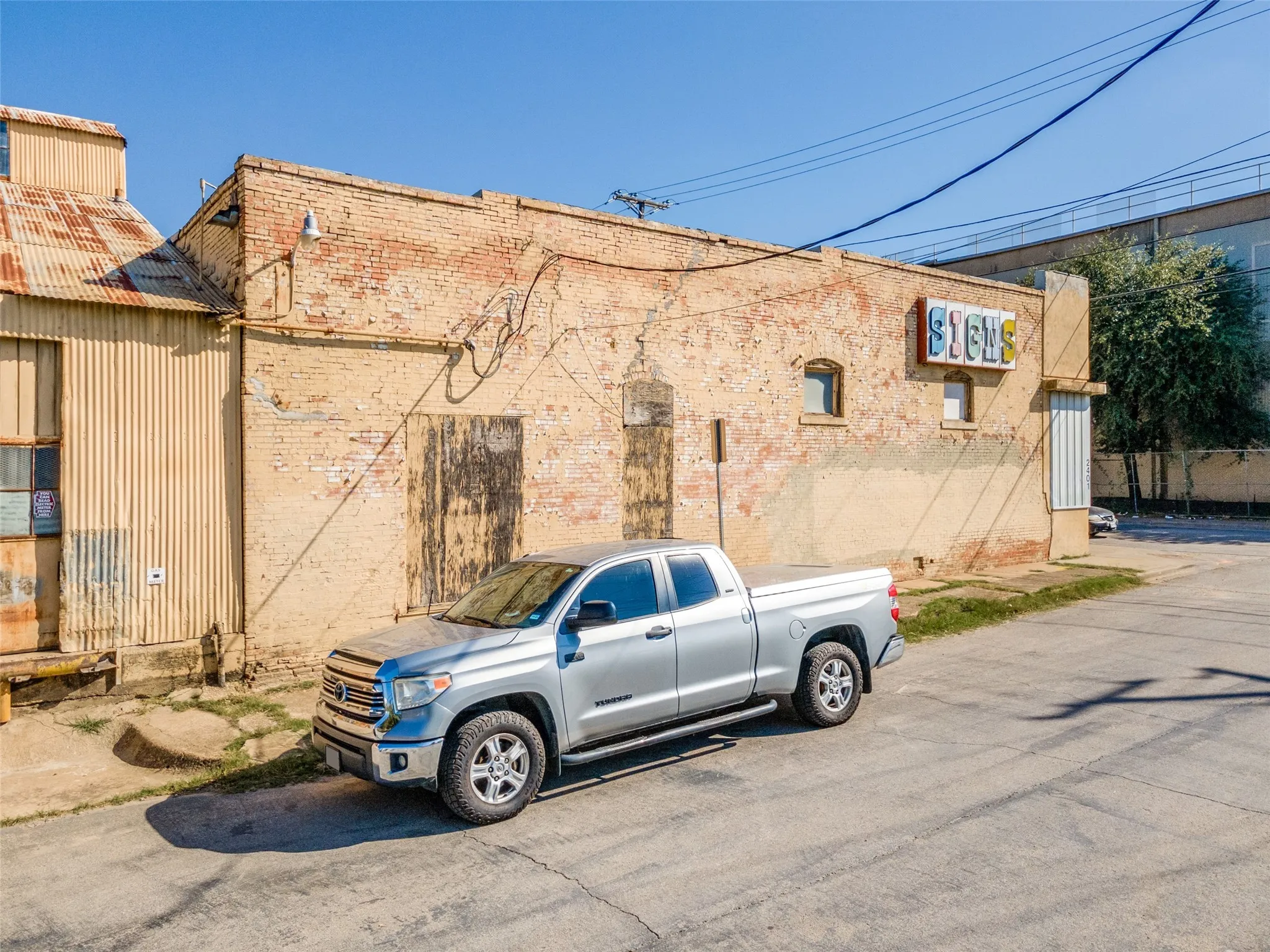 Industrial For Sale in Dallas County , 2401 Hickory Street, Dallas, Texas 75215, 0, 0, Garage spaces, 0 Sqft, built in 1907, Preowned, Price $1,499,900, mls#21106945, Real Estate Agent in Dallas, Homes For Sale in Dallas county, Homes For Sale in Dallas, Realtor in Dallas Texas, Real Estate Brokerage Independent Realty Texas, Luminita Cordes Realtor