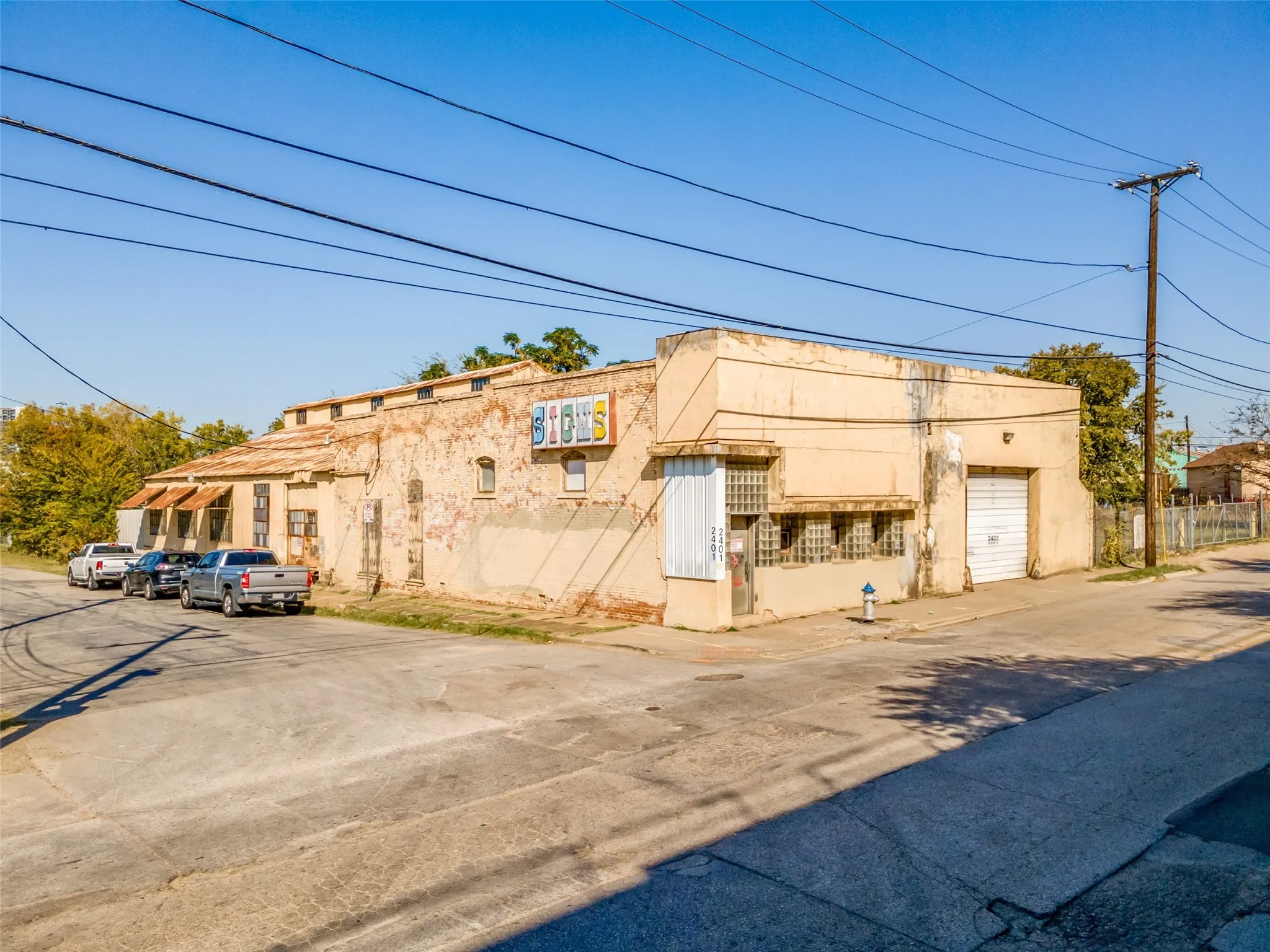 Industrial For Sale in Dallas County , 2401 Hickory Street, Dallas, Texas 75215, 0, 0, Garage spaces, 0 Sqft, built in 1907, Preowned, Price $1,499,900, mls#21106945, Real Estate Agent in Dallas, Homes For Sale in Dallas county, Homes For Sale in Dallas, Realtor in Dallas Texas, Real Estate Brokerage Independent Realty Texas, Luminita Cordes Realtor