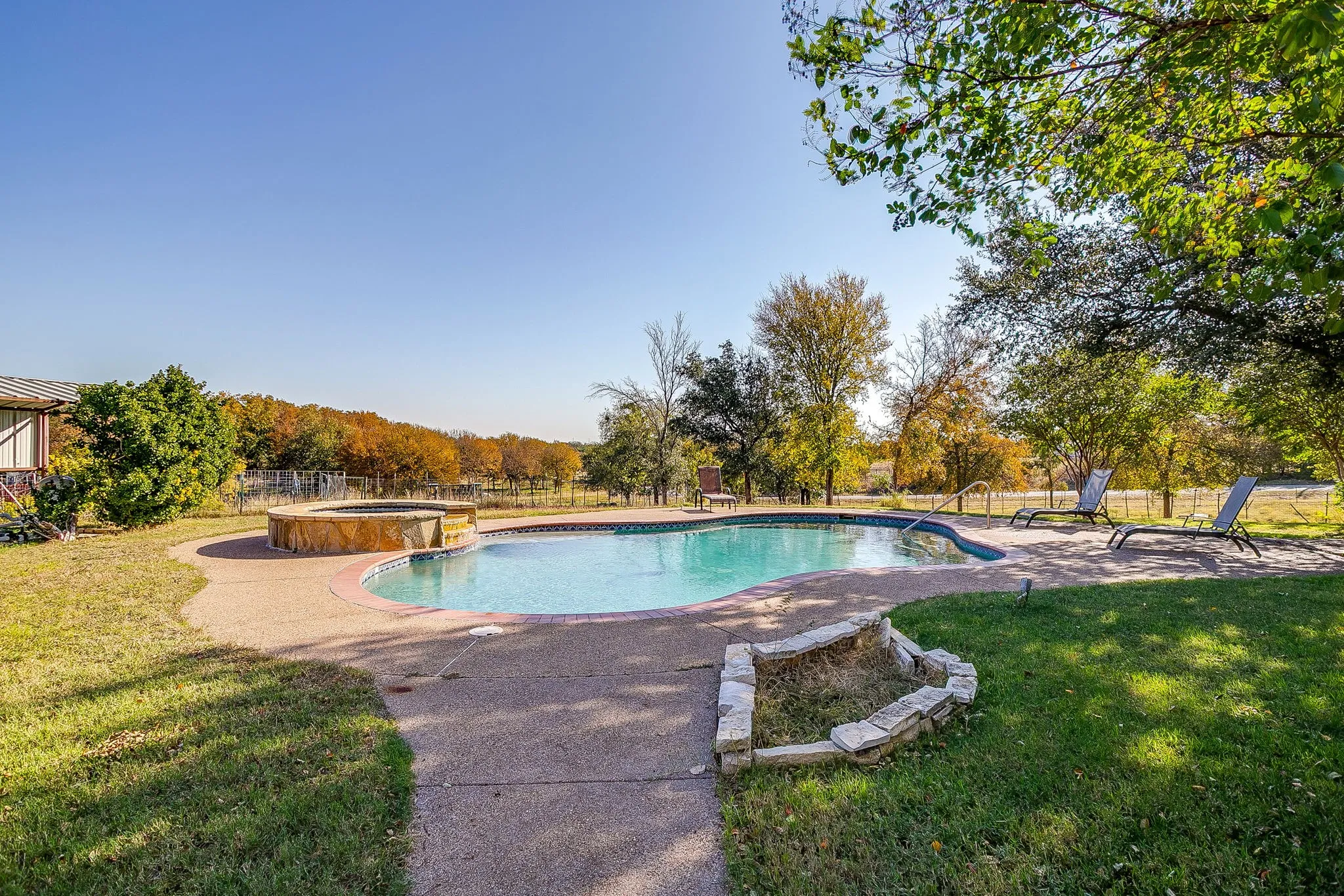 Single Family Residence For Sale in Parker County , 1390 Mary Drive, Weatherford, Texas 76085, 4 Bedroom, 4 Bathroom, Garage spaces, 4,672 Sqft, built in 1996, mls#21108744, Real Estate Agent in Weatherford, Homes For Sale in Parker county, Homes For Sale in Weatherford, Realtor in Weatherford Texas, Real Estate Brokerage Independent Realty Texas, Luminita Cordes Realtor