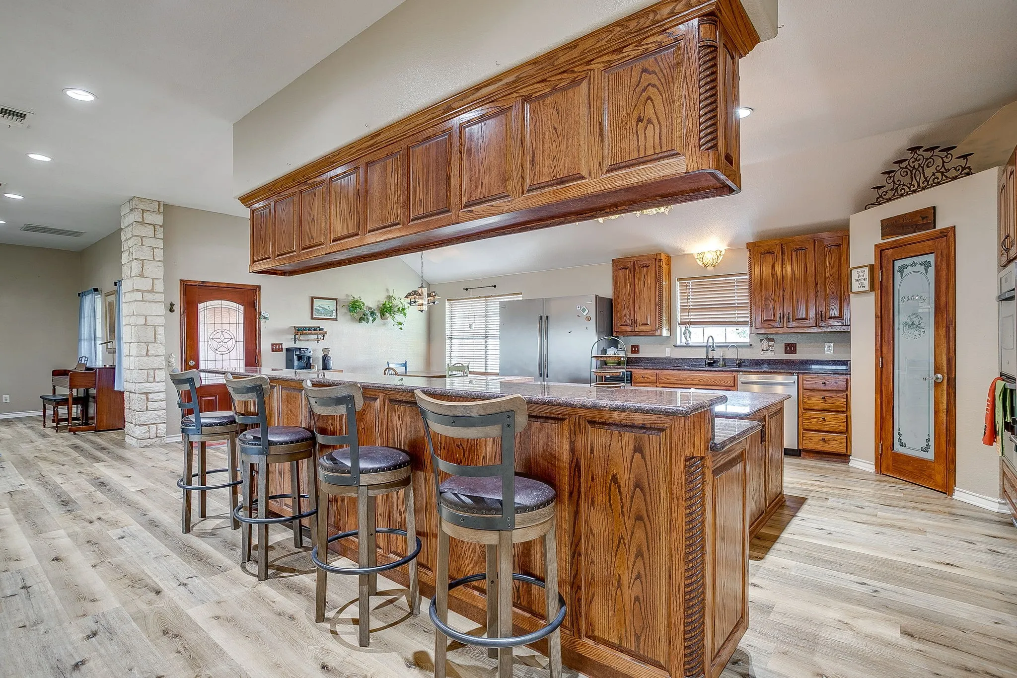 Single Family Residence For Sale in Parker County , 1390 Mary Drive, Weatherford, Texas 76085, 4 Bedroom, 4 Bathroom, Garage spaces, 4,672 Sqft, built in 1996, mls#21108744, Real Estate Agent in Weatherford, Homes For Sale in Parker county, Homes For Sale in Weatherford, Realtor in Weatherford Texas, Real Estate Brokerage Independent Realty Texas, Luminita Cordes Realtor