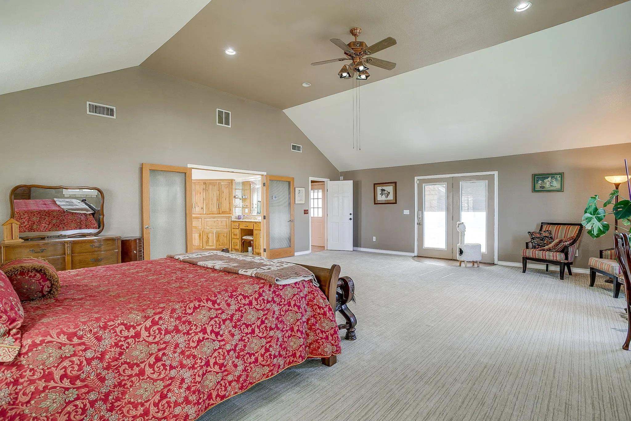 Single Family Residence For Sale in Parker County , 1390 Mary Drive, Weatherford, Texas 76085, 4 Bedroom, 4 Bathroom, Garage spaces, 4,672 Sqft, built in 1996, mls#21108744, Real Estate Agent in Weatherford, Homes For Sale in Parker county, Homes For Sale in Weatherford, Realtor in Weatherford Texas, Real Estate Brokerage Independent Realty Texas, Luminita Cordes Realtor