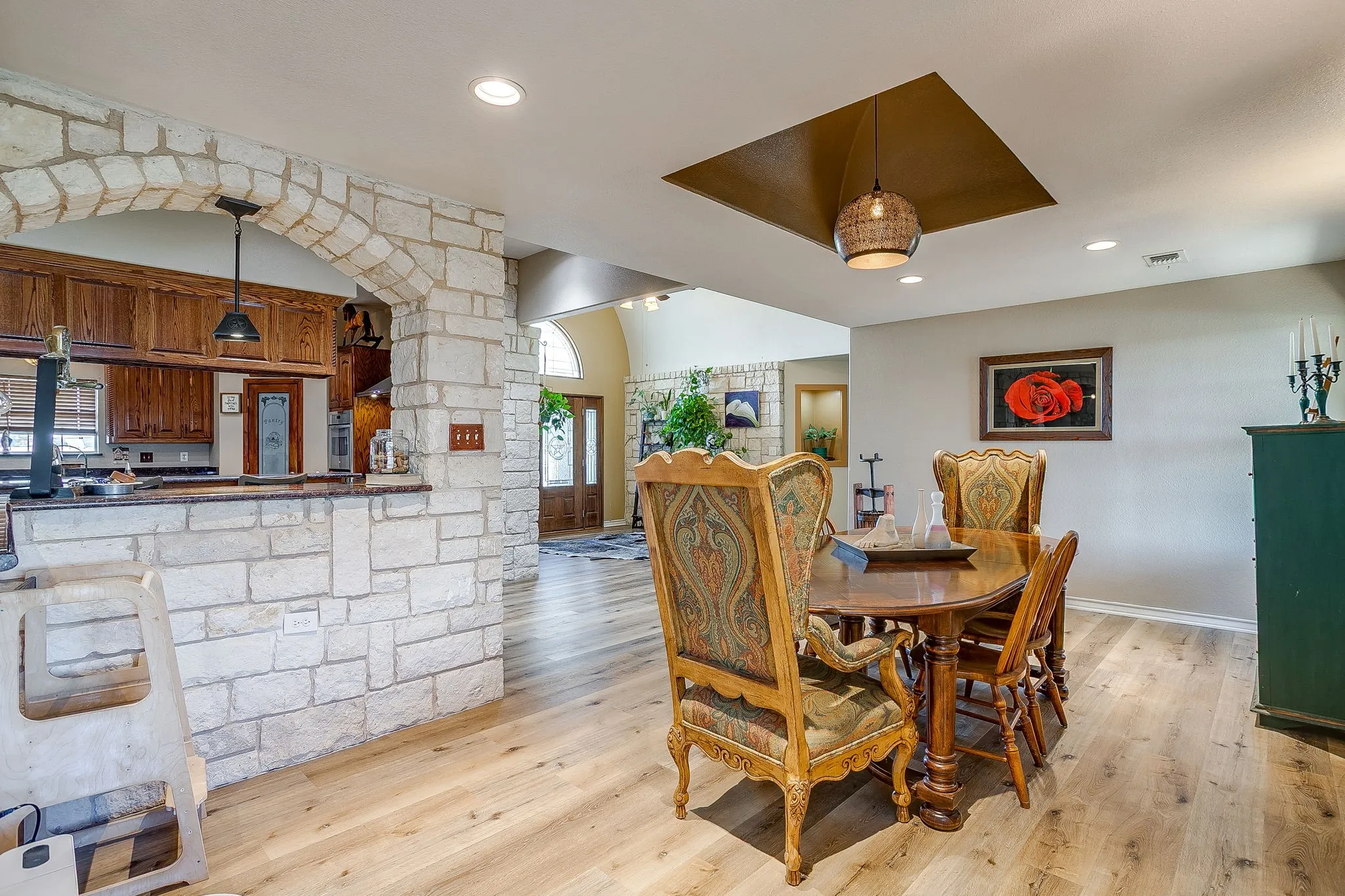 Single Family Residence For Sale in Parker County , 1390 Mary Drive, Weatherford, Texas 76085, 4 Bedroom, 4 Bathroom, Garage spaces, 4,672 Sqft, built in 1996, mls#21108744, Real Estate Agent in Weatherford, Homes For Sale in Parker county, Homes For Sale in Weatherford, Realtor in Weatherford Texas, Real Estate Brokerage Independent Realty Texas, Luminita Cordes Realtor