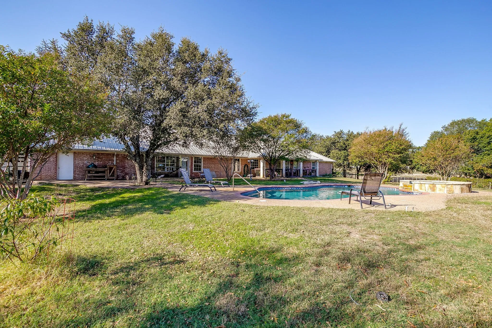 Single Family Residence For Sale in Parker County , 1390 Mary Drive, Weatherford, Texas 76085, 4 Bedroom, 4 Bathroom, Garage spaces, 4,672 Sqft, built in 1996, mls#21108744, Real Estate Agent in Weatherford, Homes For Sale in Parker county, Homes For Sale in Weatherford, Realtor in Weatherford Texas, Real Estate Brokerage Independent Realty Texas, Luminita Cordes Realtor