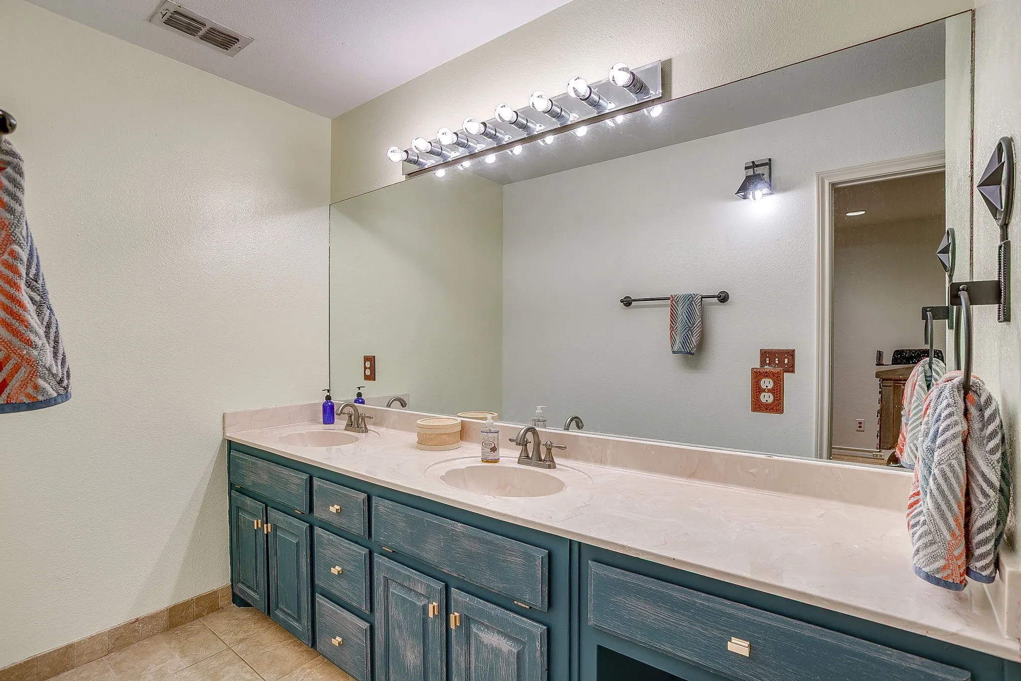 Single Family Residence For Sale in Parker County , 1390 Mary Drive, Weatherford, Texas 76085, 4 Bedroom, 4 Bathroom, Garage spaces, 4,672 Sqft, built in 1996, mls#21108744, Real Estate Agent in Weatherford, Homes For Sale in Parker county, Homes For Sale in Weatherford, Realtor in Weatherford Texas, Real Estate Brokerage Independent Realty Texas, Luminita Cordes Realtor