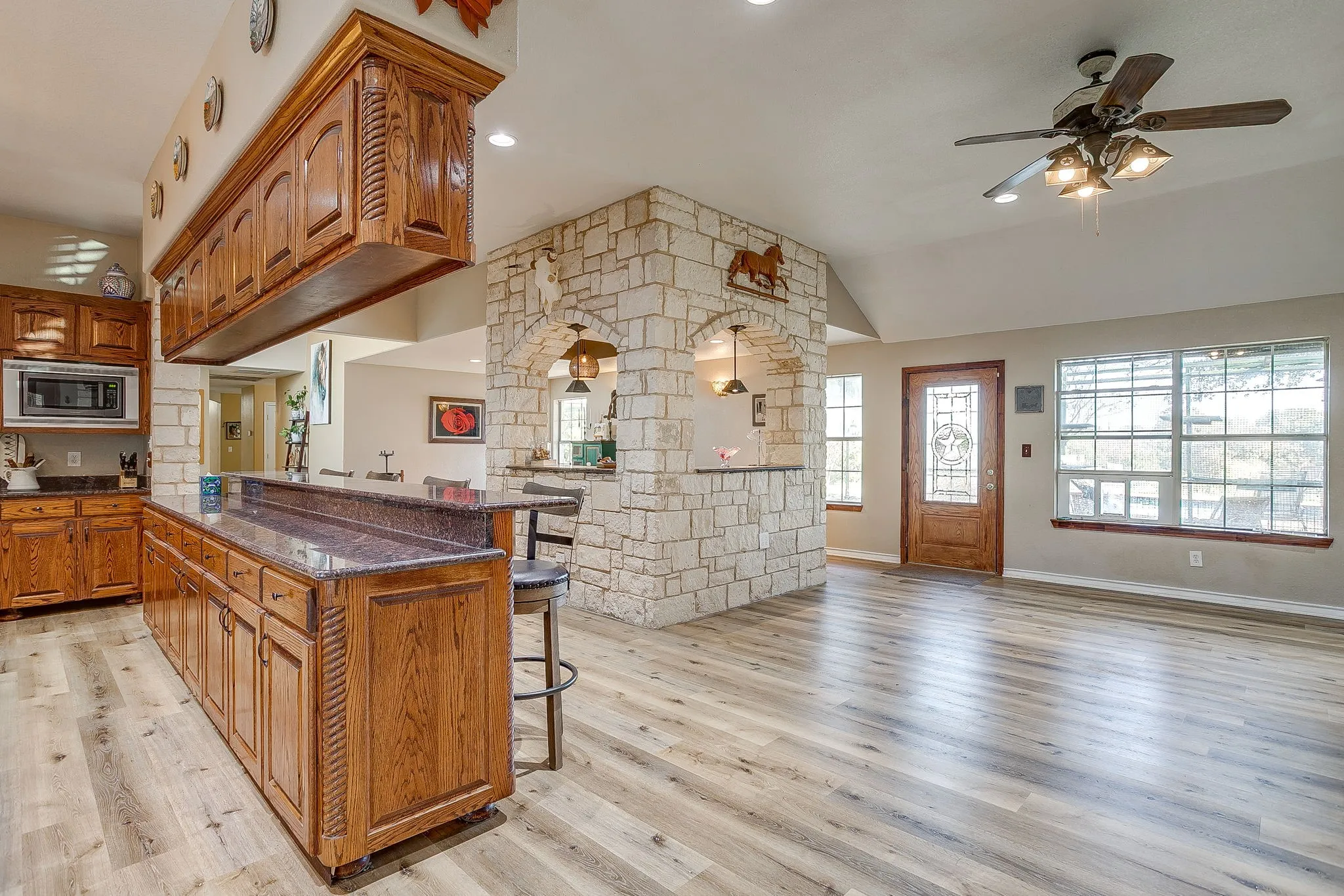 Single Family Residence For Sale in Parker County , 1390 Mary Drive, Weatherford, Texas 76085, 4 Bedroom, 4 Bathroom, Garage spaces, 4,672 Sqft, built in 1996, mls#21108744, Real Estate Agent in Weatherford, Homes For Sale in Parker county, Homes For Sale in Weatherford, Realtor in Weatherford Texas, Real Estate Brokerage Independent Realty Texas, Luminita Cordes Realtor