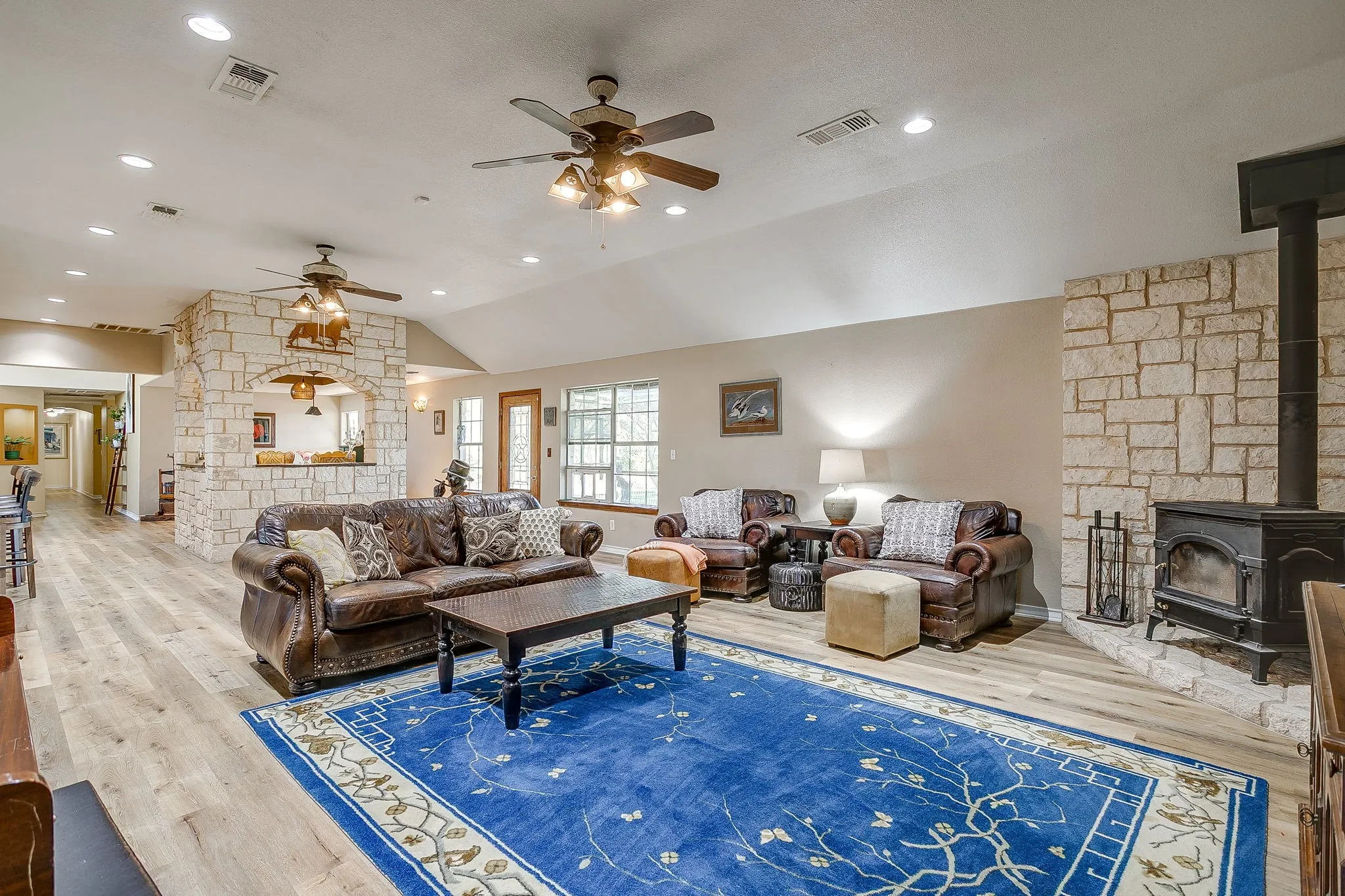 Single Family Residence For Sale in Parker County , 1390 Mary Drive, Weatherford, Texas 76085, 4 Bedroom, 4 Bathroom, Garage spaces, 4,672 Sqft, built in 1996, mls#21108744, Real Estate Agent in Weatherford, Homes For Sale in Parker county, Homes For Sale in Weatherford, Realtor in Weatherford Texas, Real Estate Brokerage Independent Realty Texas, Luminita Cordes Realtor
