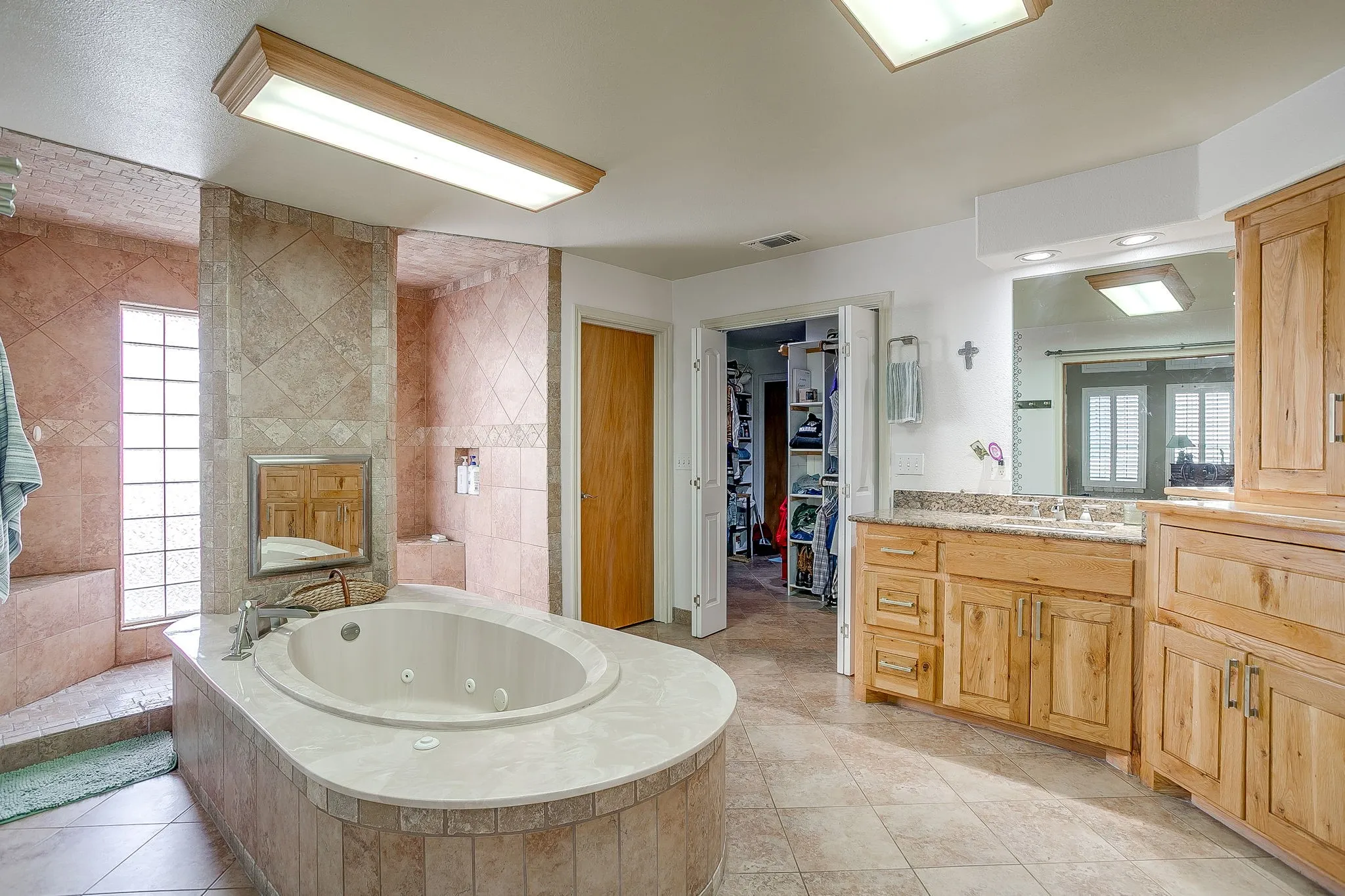 Single Family Residence For Sale in Parker County , 1390 Mary Drive, Weatherford, Texas 76085, 4 Bedroom, 4 Bathroom, Garage spaces, 4,672 Sqft, built in 1996, mls#21108744, Real Estate Agent in Weatherford, Homes For Sale in Parker county, Homes For Sale in Weatherford, Realtor in Weatherford Texas, Real Estate Brokerage Independent Realty Texas, Luminita Cordes Realtor