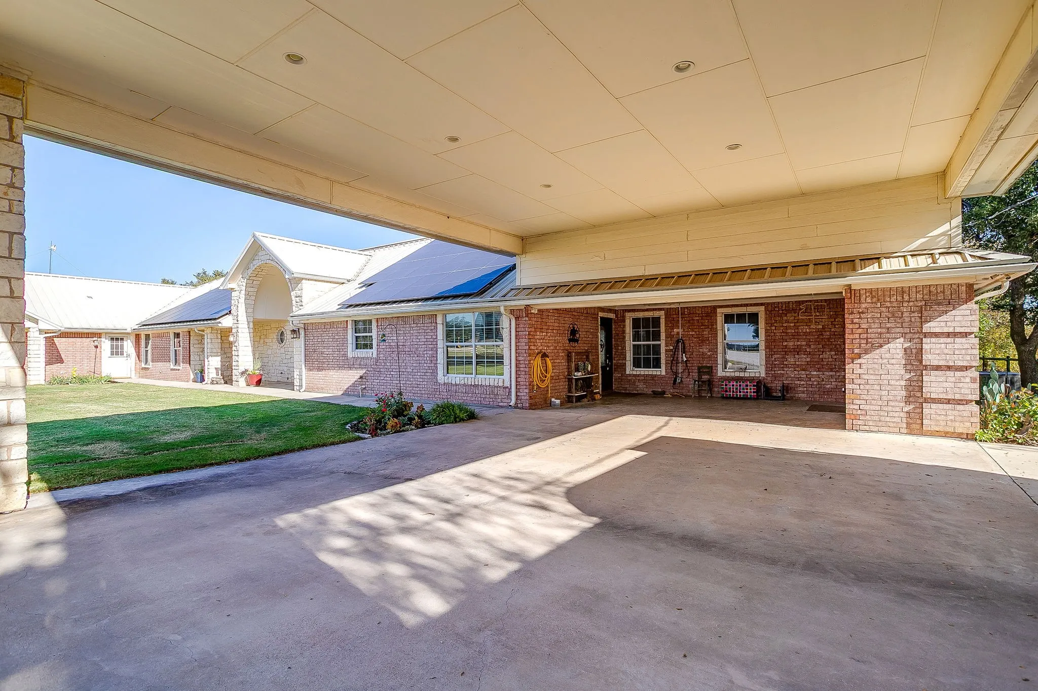 Single Family Residence For Sale in Parker County , 1390 Mary Drive, Weatherford, Texas 76085, 4 Bedroom, 4 Bathroom, Garage spaces, 4,672 Sqft, built in 1996, mls#21108744, Real Estate Agent in Weatherford, Homes For Sale in Parker county, Homes For Sale in Weatherford, Realtor in Weatherford Texas, Real Estate Brokerage Independent Realty Texas, Luminita Cordes Realtor