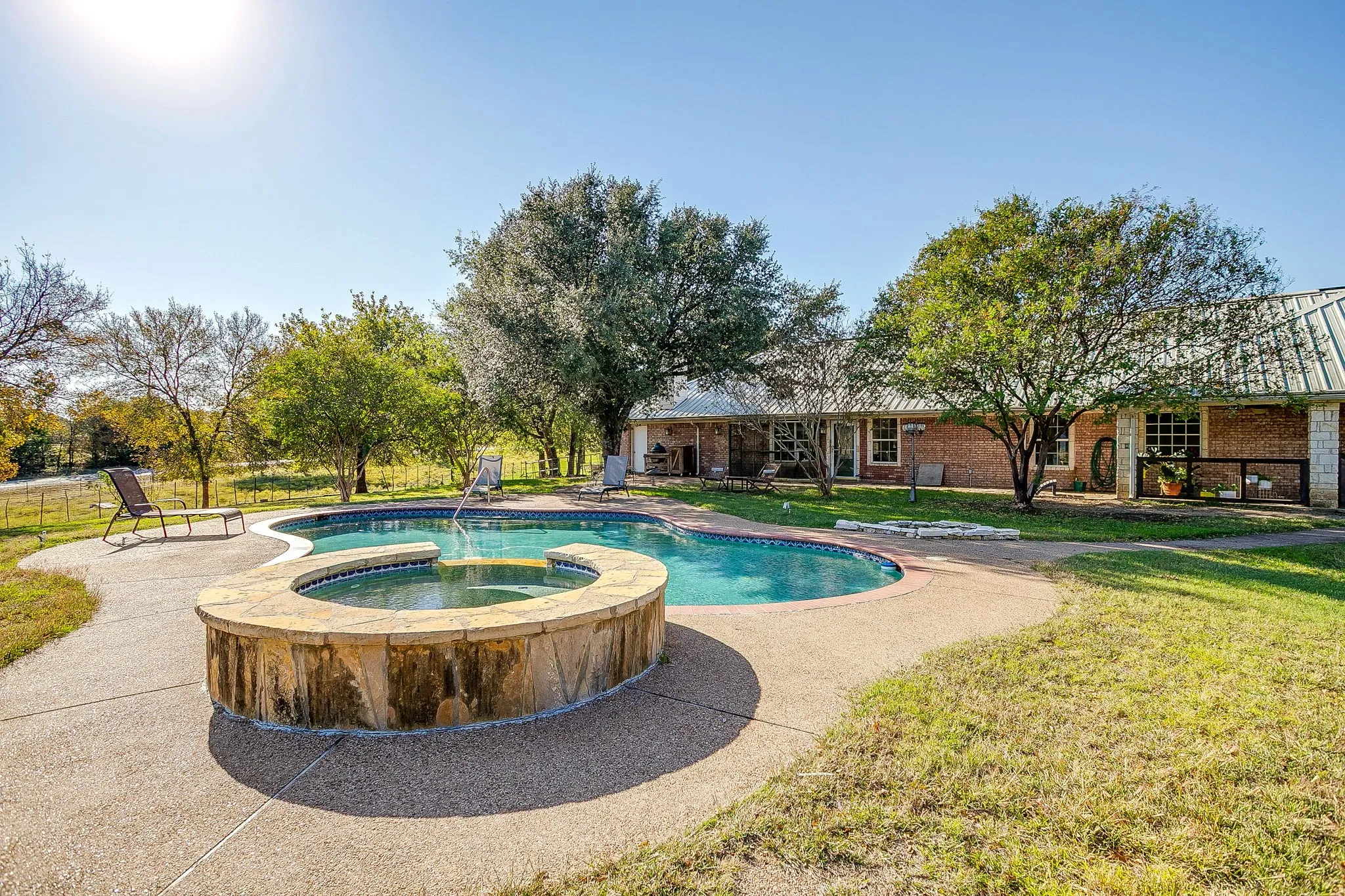 Single Family Residence For Sale in Parker County , 1390 Mary Drive, Weatherford, Texas 76085, 4 Bedroom, 4 Bathroom, Garage spaces, 4,672 Sqft, built in 1996, mls#21108744, Real Estate Agent in Weatherford, Homes For Sale in Parker county, Homes For Sale in Weatherford, Realtor in Weatherford Texas, Real Estate Brokerage Independent Realty Texas, Luminita Cordes Realtor