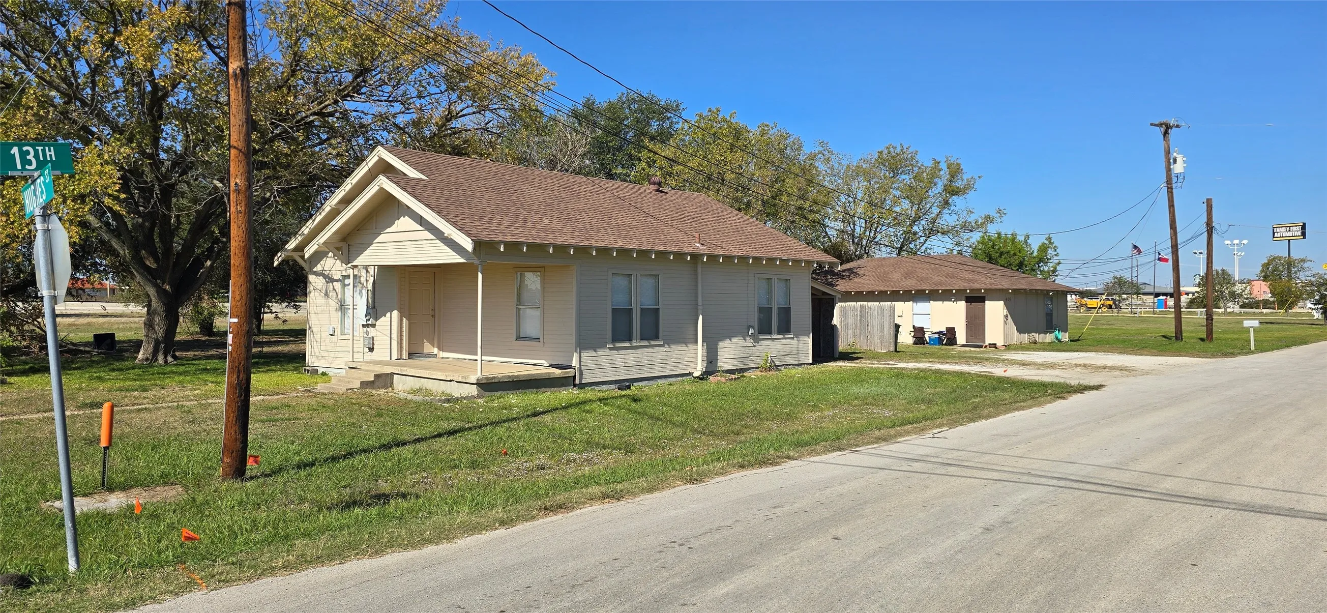 Single Family Residence For Sale in Denton County , 411 Hughes Street, Sanger, Texas 76266, 2 Bedrooms, 1 Bathroom, Garage spaces, 1,980 Sqft, built in 1947, Price $329,000, mls#21106901, Real Estate Agent in Sanger, Homes For Sale in Denton county, Homes For Sale in Sanger, Realtor in Sanger Texas, Real Estate Brokerage Independent Realty Texas, Luminita Cordes Realtor