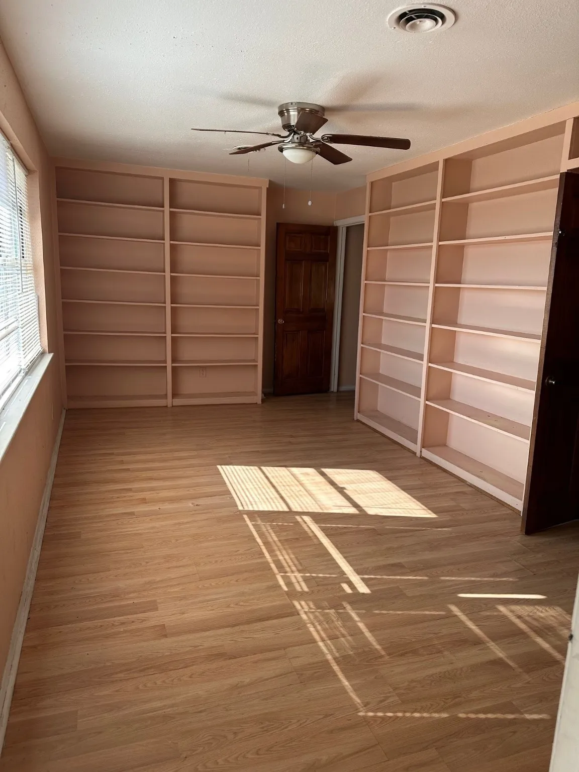 Single Family Residence For Rent in Dallas County , 1905 Hard Rock Road, Irving, Texas 75061, 4 Bedroom, 3 Bathroom, Garage spaces, 3,150 Sqft, built in 1961, Unknown, mls#21109609, Real Estate Agent in Irving, Homes For Rent in Dallas county, Homes For Rent in Irving, Realtor in Irving Texas, Real Estate Brokerage Independent Realty Texas, Luminita Cordes Realtor