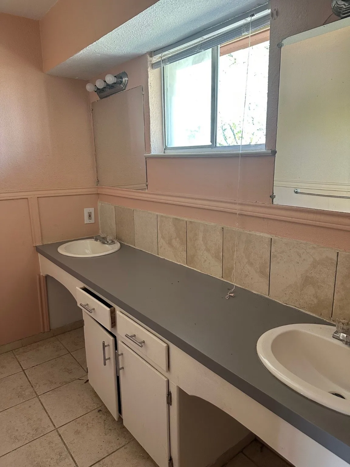 Single Family Residence For Rent in Dallas County , 1905 Hard Rock Road, Irving, Texas 75061, 4 Bedroom, 3 Bathroom, Garage spaces, 3,150 Sqft, built in 1961, Unknown, mls#21109609, Real Estate Agent in Irving, Homes For Rent in Dallas county, Homes For Rent in Irving, Realtor in Irving Texas, Real Estate Brokerage Independent Realty Texas, Luminita Cordes Realtor