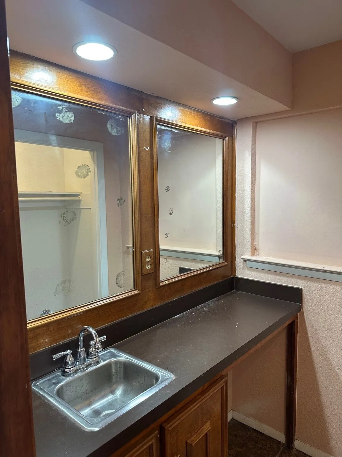 Single Family Residence For Rent in Dallas County , 1905 Hard Rock Road, Irving, Texas 75061, 4 Bedroom, 3 Bathroom, Garage spaces, 3,150 Sqft, built in 1961, Unknown, mls#21109609, Real Estate Agent in Irving, Homes For Rent in Dallas county, Homes For Rent in Irving, Realtor in Irving Texas, Real Estate Brokerage Independent Realty Texas, Luminita Cordes Realtor