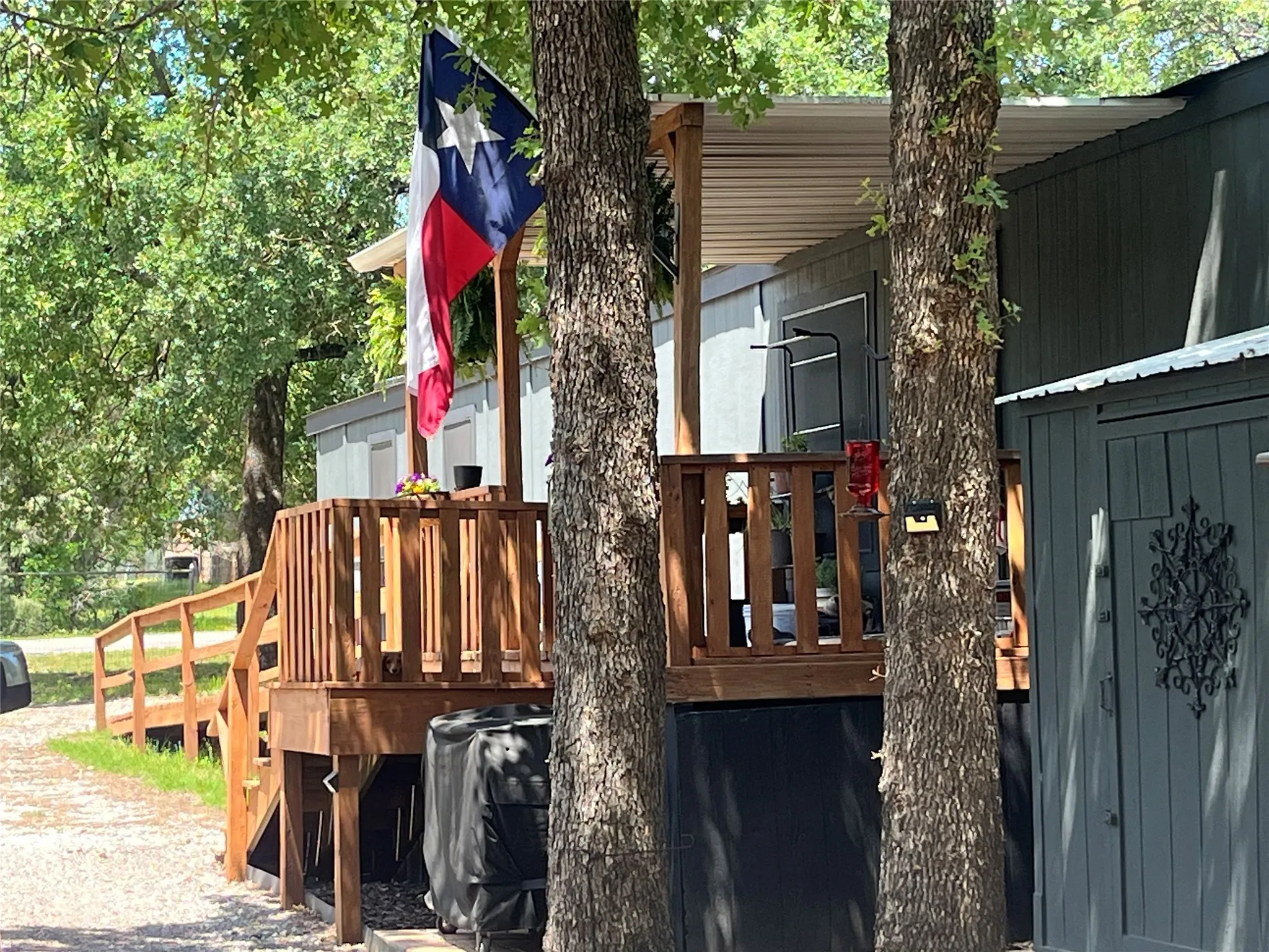 Manufactured Home For Sale in Parker County , 126 Briar Oaks Drive, Azle, Texas 76020, 3 Bedroom, 2 Bathroom, Garage spaces, 1,216 Sqft, built in 1996, mls#21109623, Real Estate Agent in Azle, Homes For Sale in Parker county, Homes For Sale in Azle, Realtor in Azle Texas, Real Estate Brokerage Independent Realty Texas, Luminita Cordes Realtor