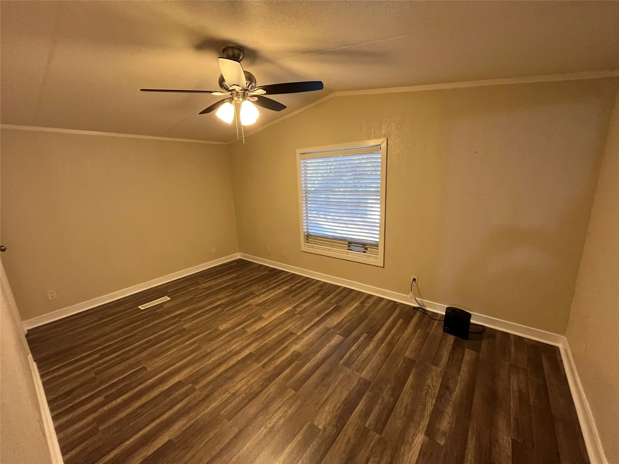 Manufactured Home For Sale in Parker County , 126 Briar Oaks Drive, Azle, Texas 76020, 3 Bedroom, 2 Bathroom, Garage spaces, 1,216 Sqft, built in 1996, mls#21109623, Real Estate Agent in Azle, Homes For Sale in Parker county, Homes For Sale in Azle, Realtor in Azle Texas, Real Estate Brokerage Independent Realty Texas, Luminita Cordes Realtor