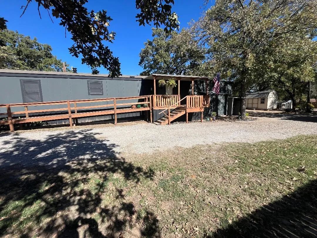 Manufactured Home For Sale in Parker County , 126 Briar Oaks Drive, Azle, Texas 76020, 3 Bedroom, 2 Bathroom, Garage spaces, 1,216 Sqft, built in 1996, mls#21109623, Real Estate Agent in Azle, Homes For Sale in Parker county, Homes For Sale in Azle, Realtor in Azle Texas, Real Estate Brokerage Independent Realty Texas, Luminita Cordes Realtor