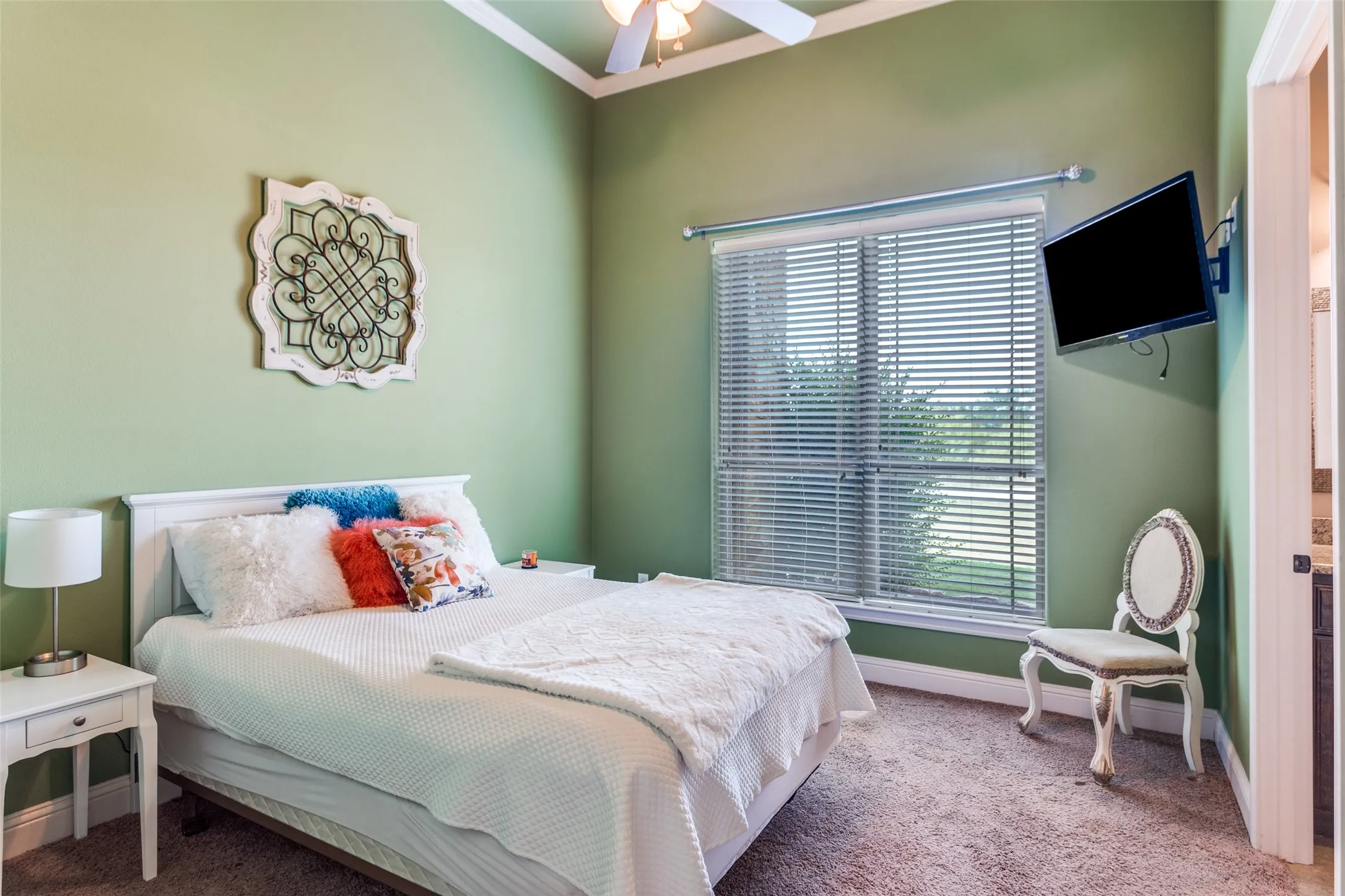 Second bedroom.