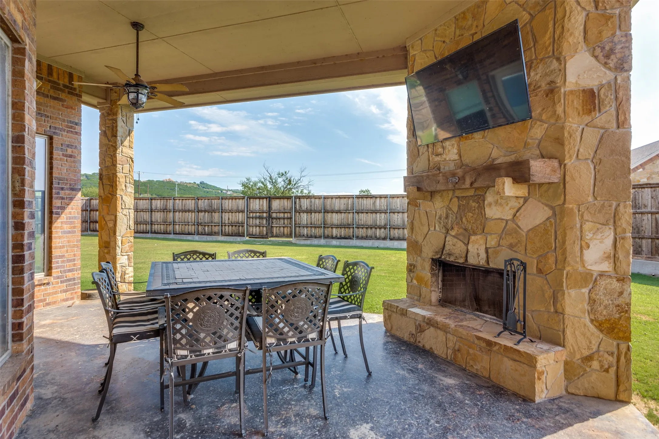 Single Family Residence For Sale in Palo Pinto County , 122 Turtle Dove Lane, Possum Kingdom Lake, Texas 76449, 6 Bedroom, 5 Bathroom, 4 Garage spaces, 3,413 Sqft, built in 2012, mls#21074956, Real Estate Agent in Possum Kingdom Lake, Homes For Sale in Palo Pinto county, Homes For Sale in Possum Kingdom Lake, Realtor in Possum Kingdom Lake Texas, Real Estate Brokerage Independent Realty Texas, Luminita Cordes Realtor