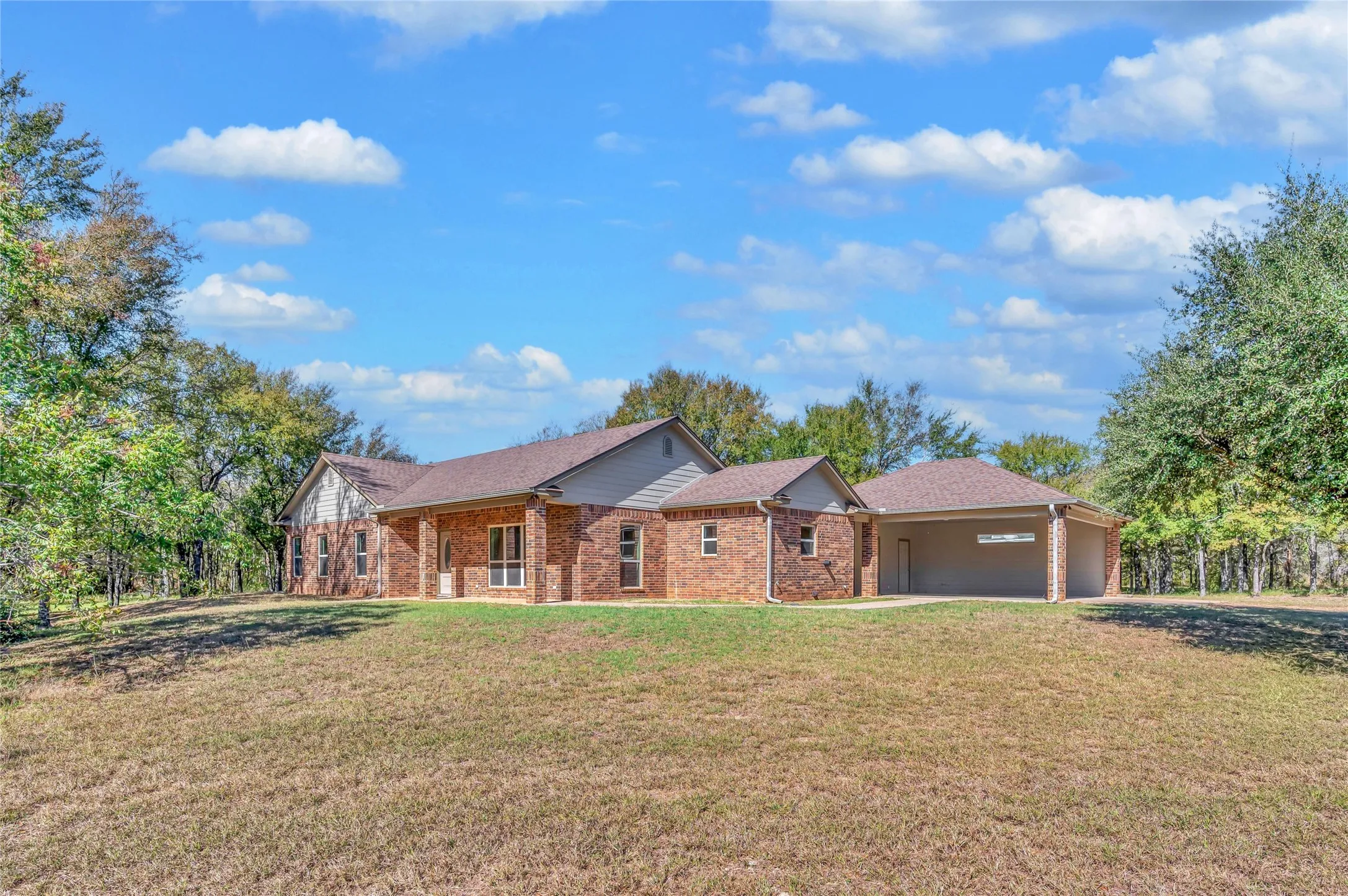Single Family Residence For Sale in Mc Lennan County , 556 Wildwood Trail, Lorena, Texas 76655, 3 Bedroom, 3 Bathroom, Garage spaces, 1,655 Sqft, built in 2018, mls#21100977, Real Estate Agent in Lorena, Homes For Sale in Mc Lennan county, Homes For Sale in Lorena, Realtor in Lorena Texas, Real Estate Brokerage Independent Realty Texas, Luminita Cordes Realtor