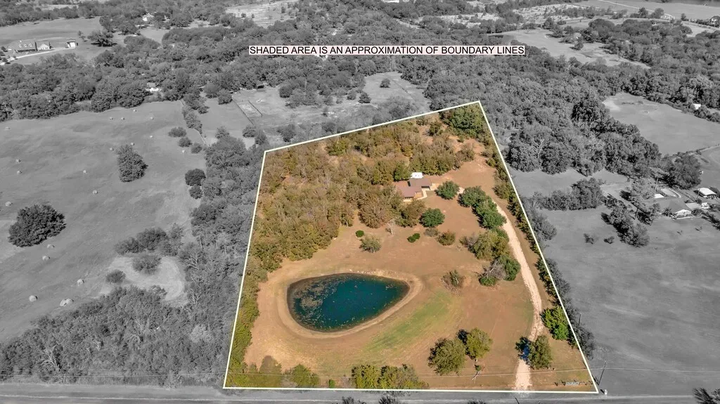 View of property location with a large body of water and property boundaries highlighted