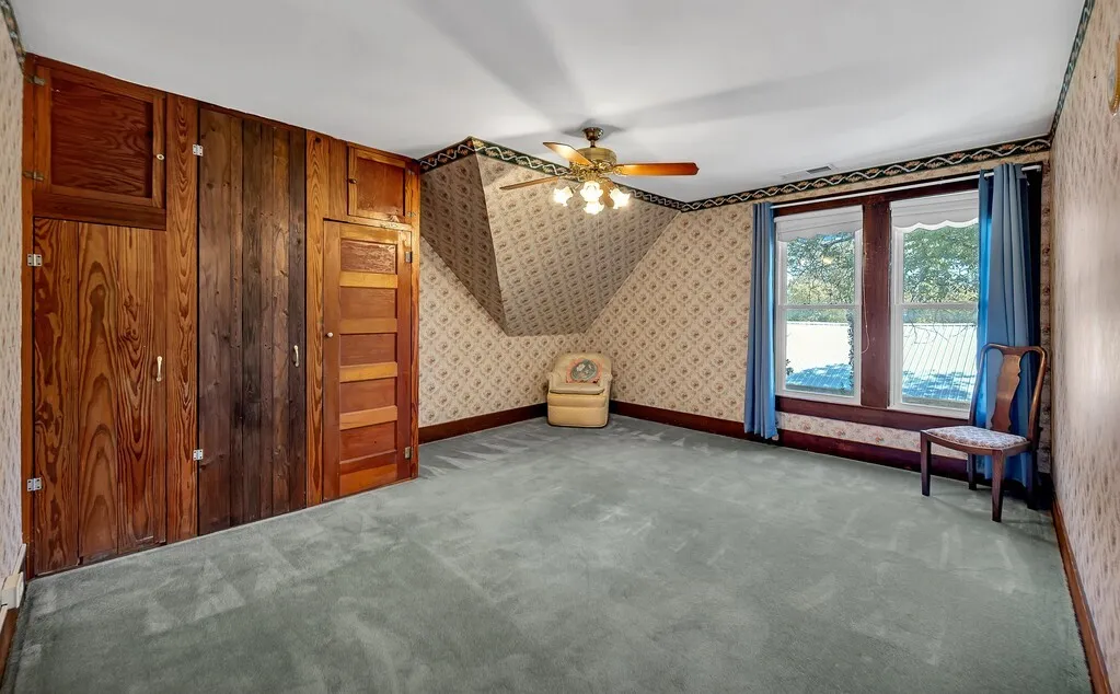 Single Family Residence For Sale in Bosque County , 515 Hackberry Street, Clifton, Texas 76634, 3 Bedroom, 2 Bathroom, 2 Garage spaces, 2,638 Sqft, built in 1900, mls#21102826, Real Estate Agent in Clifton, Homes For Sale in Bosque county, Homes For Sale in Clifton, Realtor in Clifton Texas, Real Estate Brokerage Independent Realty Texas, Luminita Cordes Realtor