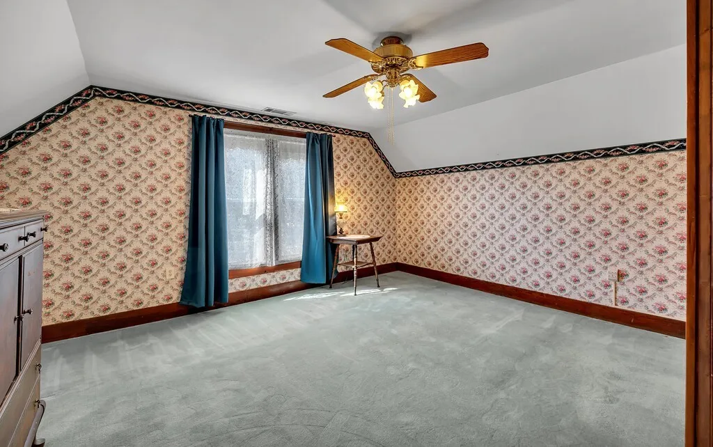 Single Family Residence For Sale in Bosque County , 515 Hackberry Street, Clifton, Texas 76634, 3 Bedroom, 2 Bathroom, 2 Garage spaces, 2,638 Sqft, built in 1900, mls#21102826, Real Estate Agent in Clifton, Homes For Sale in Bosque county, Homes For Sale in Clifton, Realtor in Clifton Texas, Real Estate Brokerage Independent Realty Texas, Luminita Cordes Realtor