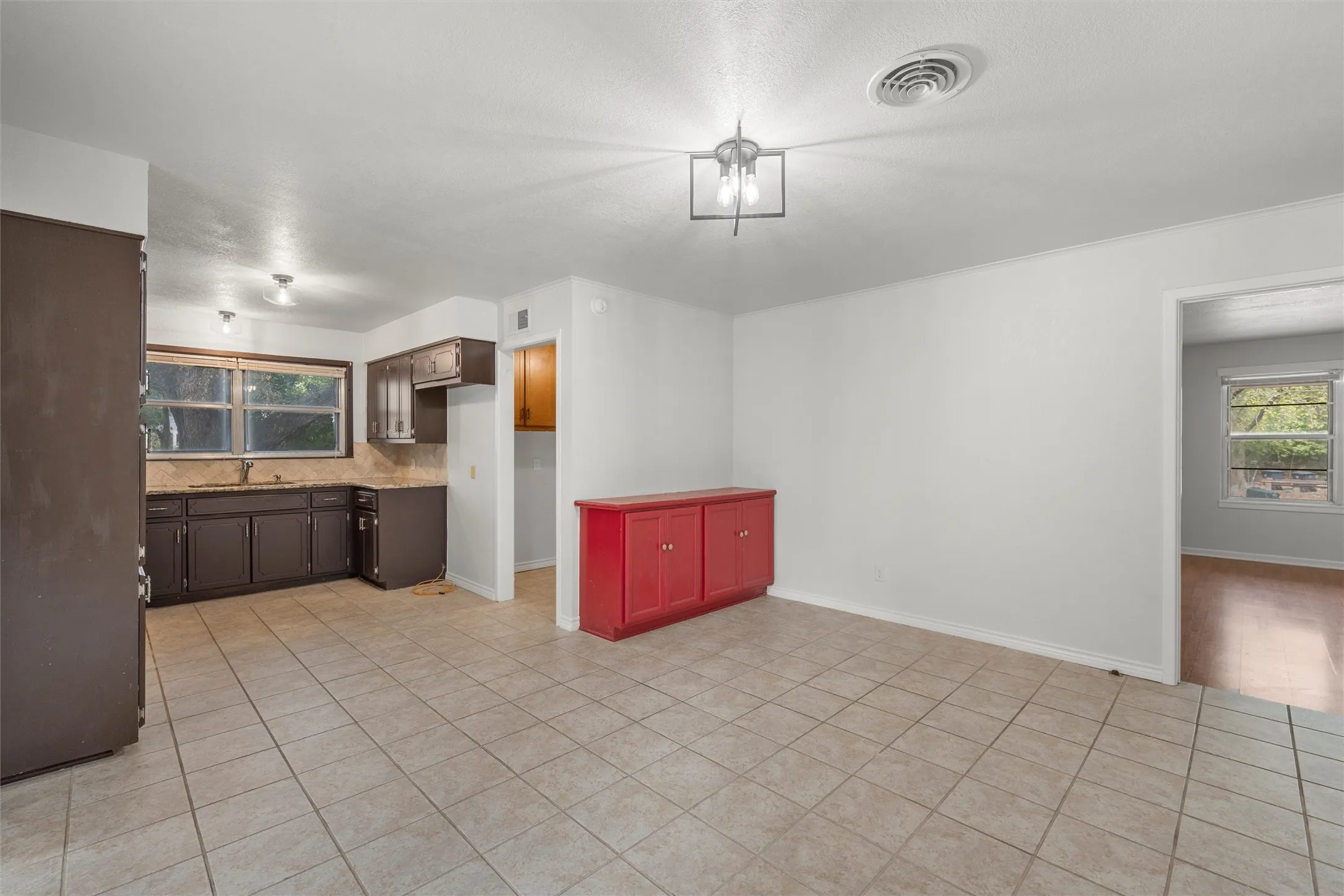 Single Family Residence For Sale in Mc Lennan County , 2624 Alvin Street, Waco, Texas 76708, 3 Bedroom, 2 Bathroom, Garage spaces, 1,815 Sqft, built in 1959, mls#21096963, Real Estate Agent in Waco, Homes For Sale in Mc Lennan county, Homes For Sale in Waco, Realtor in Waco Texas, Real Estate Brokerage Independent Realty Texas, Luminita Cordes Realtor