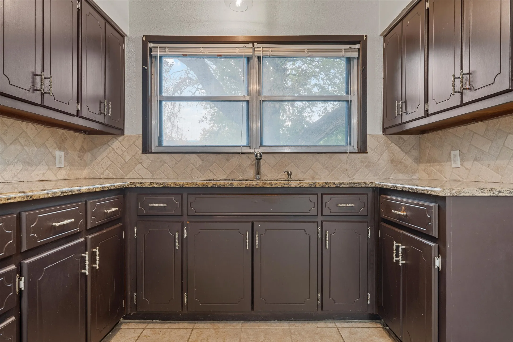 Single Family Residence For Sale in Mc Lennan County , 2624 Alvin Street, Waco, Texas 76708, 3 Bedroom, 2 Bathroom, Garage spaces, 1,815 Sqft, built in 1959, mls#21096963, Real Estate Agent in Waco, Homes For Sale in Mc Lennan county, Homes For Sale in Waco, Realtor in Waco Texas, Real Estate Brokerage Independent Realty Texas, Luminita Cordes Realtor