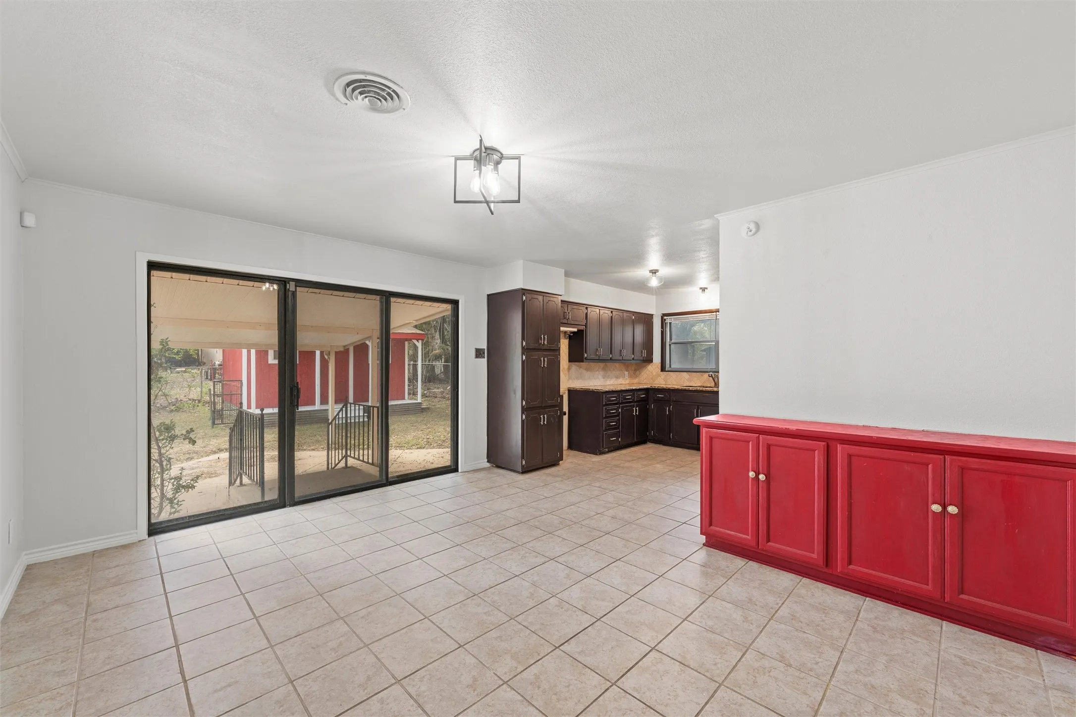Single Family Residence For Sale in Mc Lennan County , 2624 Alvin Street, Waco, Texas 76708, 3 Bedroom, 2 Bathroom, Garage spaces, 1,815 Sqft, built in 1959, mls#21096963, Real Estate Agent in Waco, Homes For Sale in Mc Lennan county, Homes For Sale in Waco, Realtor in Waco Texas, Real Estate Brokerage Independent Realty Texas, Luminita Cordes Realtor