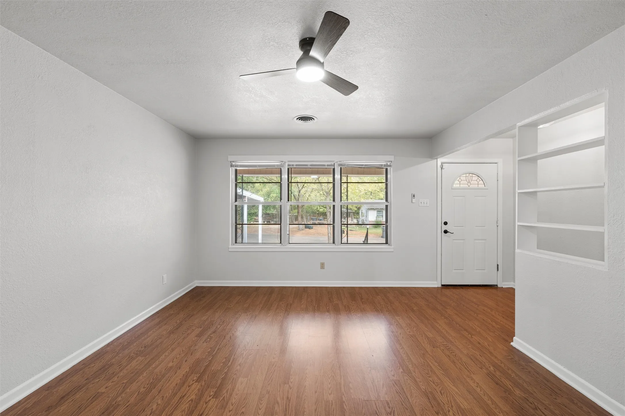 Single Family Residence For Sale in Mc Lennan County , 2624 Alvin Street, Waco, Texas 76708, 3 Bedroom, 2 Bathroom, Garage spaces, 1,815 Sqft, built in 1959, mls#21096963, Real Estate Agent in Waco, Homes For Sale in Mc Lennan county, Homes For Sale in Waco, Realtor in Waco Texas, Real Estate Brokerage Independent Realty Texas, Luminita Cordes Realtor