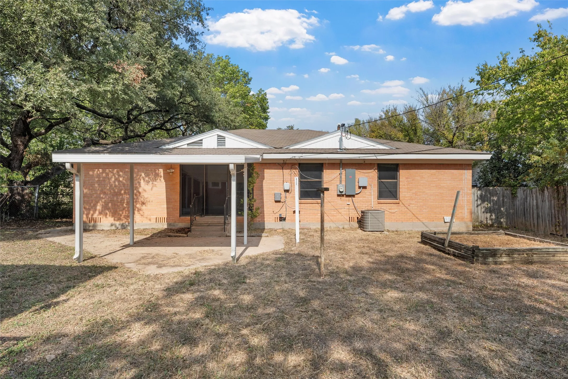 Single Family Residence For Sale in Mc Lennan County , 2624 Alvin Street, Waco, Texas 76708, 3 Bedroom, 2 Bathroom, Garage spaces, 1,815 Sqft, built in 1959, mls#21096963, Real Estate Agent in Waco, Homes For Sale in Mc Lennan county, Homes For Sale in Waco, Realtor in Waco Texas, Real Estate Brokerage Independent Realty Texas, Luminita Cordes Realtor