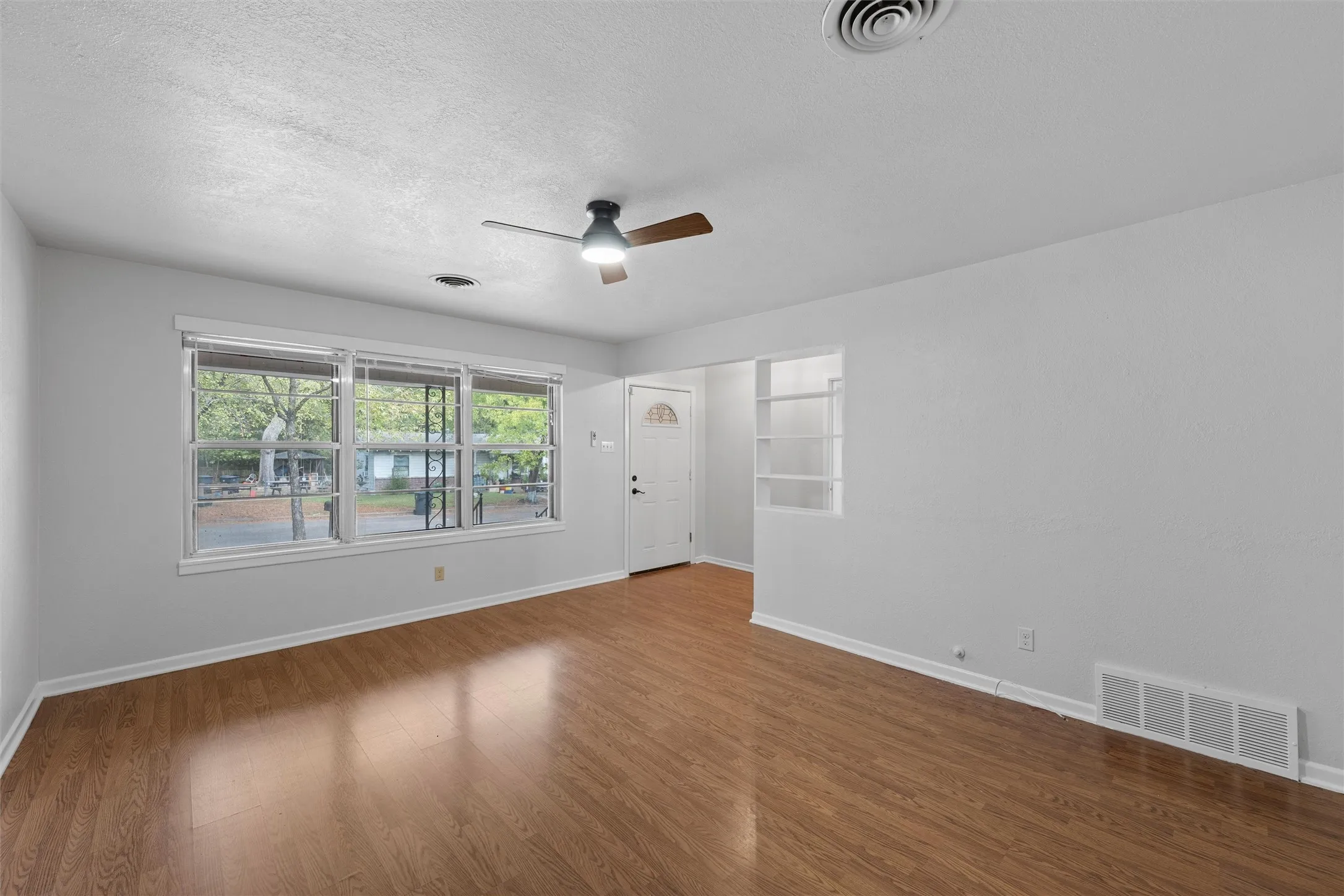 Single Family Residence For Sale in Mc Lennan County , 2624 Alvin Street, Waco, Texas 76708, 3 Bedroom, 2 Bathroom, Garage spaces, 1,815 Sqft, built in 1959, mls#21096963, Real Estate Agent in Waco, Homes For Sale in Mc Lennan county, Homes For Sale in Waco, Realtor in Waco Texas, Real Estate Brokerage Independent Realty Texas, Luminita Cordes Realtor