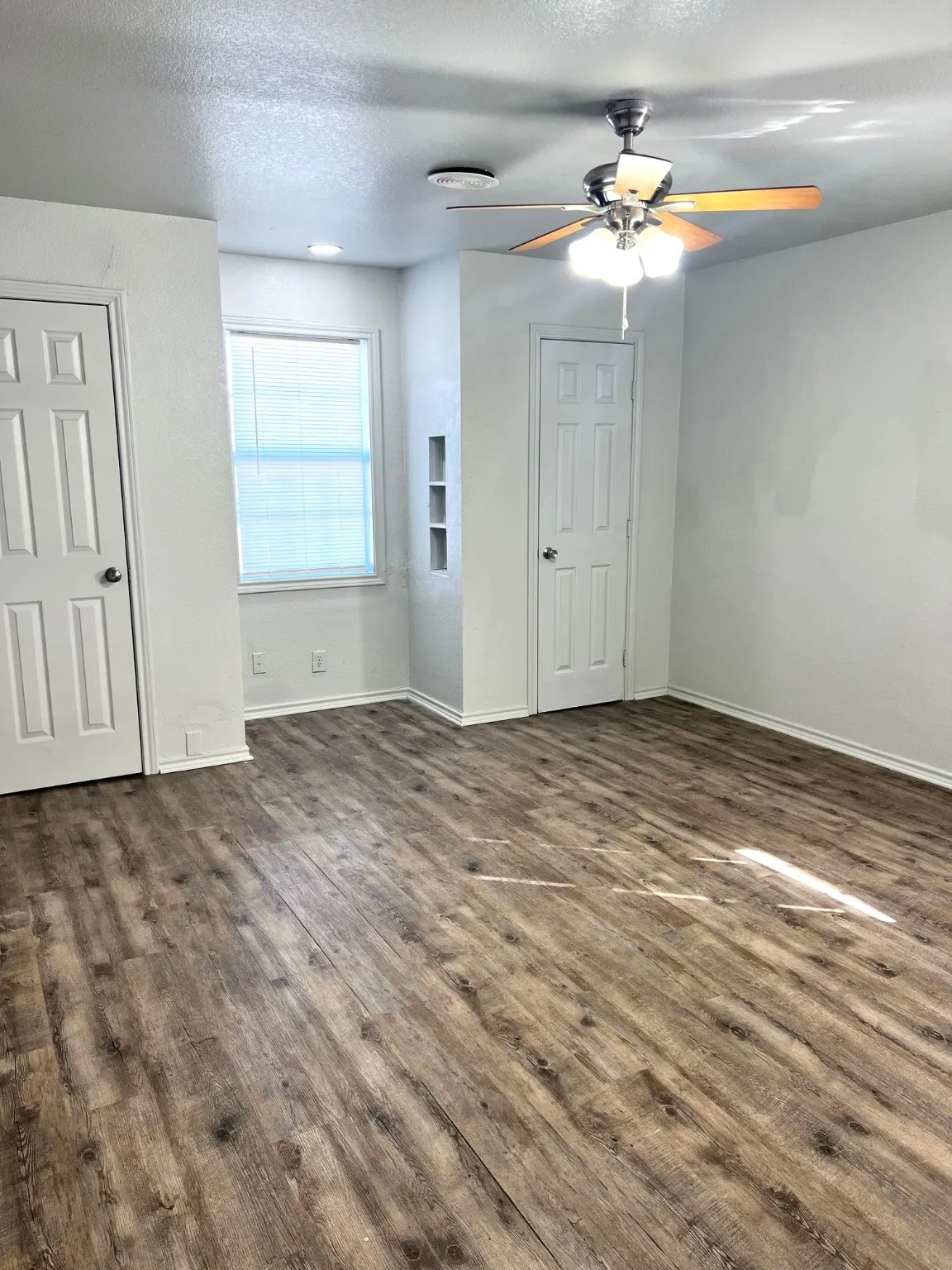 Single Family Residence For Sale in Johnson County , 109 NE Cindy Lane, Burleson, Texas 76028, 3 Bedroom, 1 Bathroom, 1 Garage spaces, 1,276 Sqft, built in 1960, Preowned, mls#21109312, Real Estate Agent in Burleson, Homes For Sale in Johnson county, Homes For Sale in Burleson, Realtor in Burleson Texas, Real Estate Brokerage Independent Realty Texas, Luminita Cordes Realtor