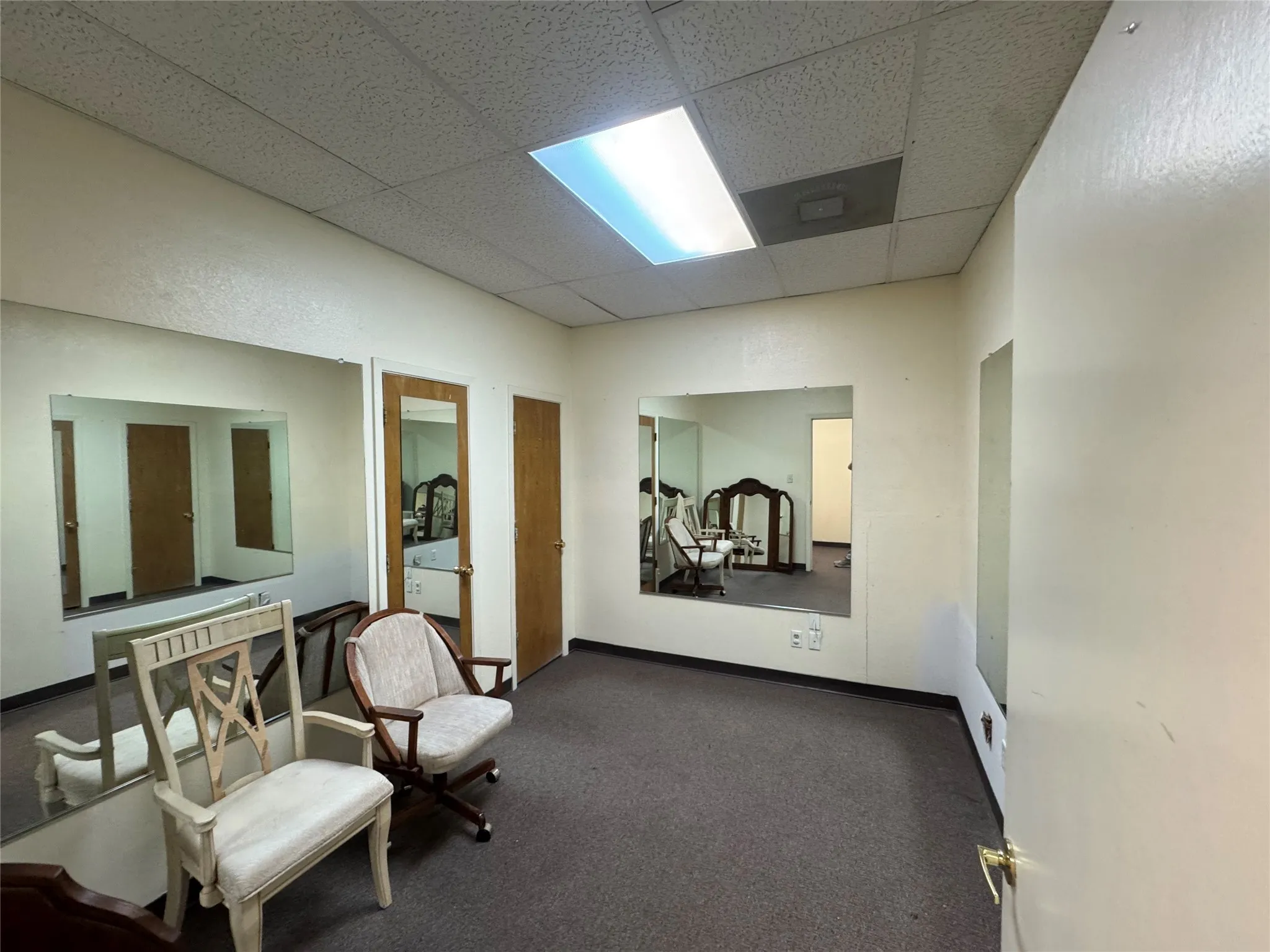 Office For Rent in Hood County , 340 S Morgan Street 322, Granbury, Texas 76048, 0, 0, Garage spaces, 0 Sqft, built in 1985, Preowned, mls#21110781, Real Estate Agent in Granbury, Homes For Rent in Hood county, Homes For Rent in Granbury, Realtor in Granbury Texas, Real Estate Brokerage Independent Realty Texas, Luminita Cordes Realtor