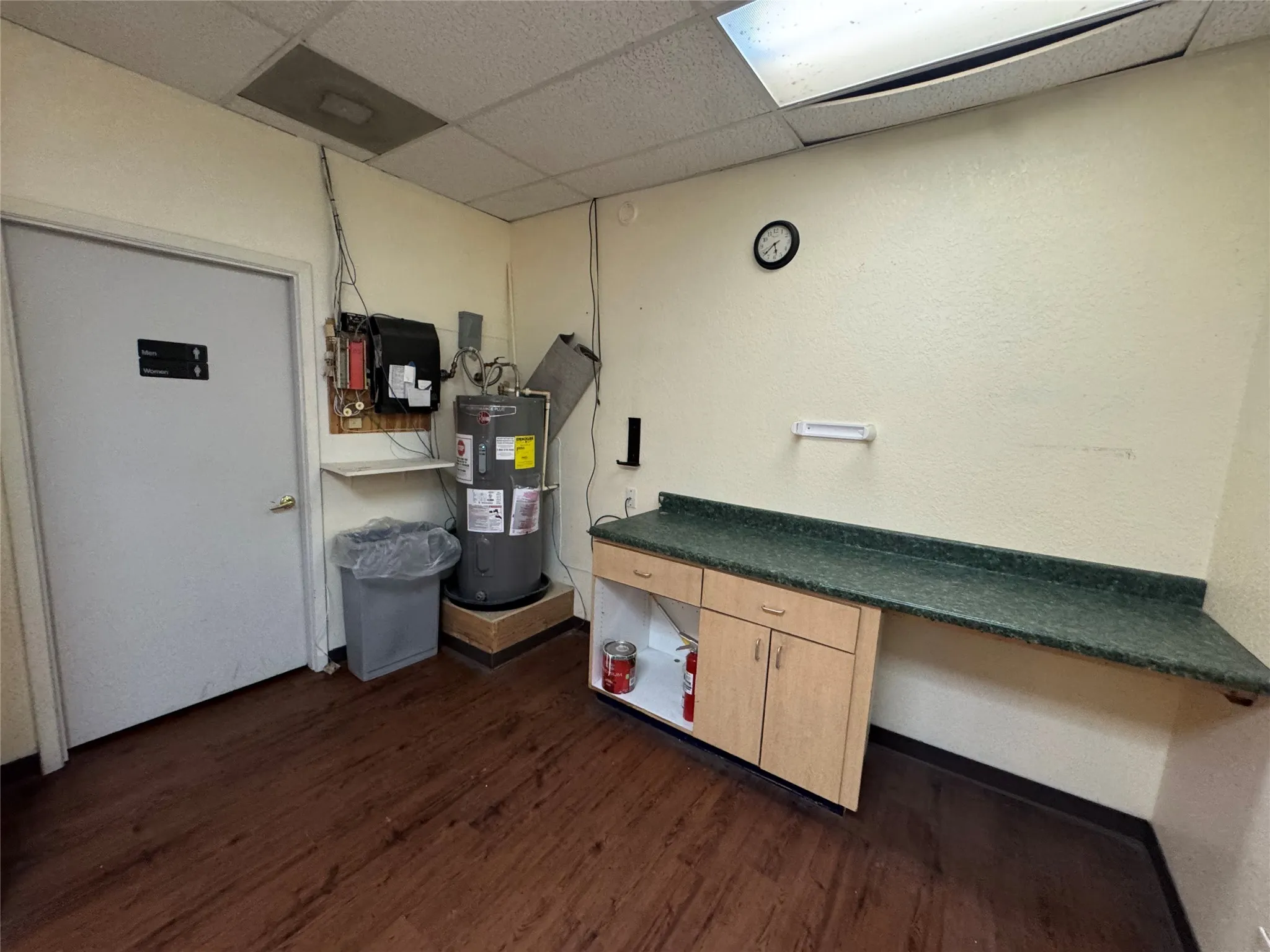 Office For Rent in Hood County , 340 S Morgan Street 322, Granbury, Texas 76048, 0, 0, Garage spaces, 0 Sqft, built in 1985, Preowned, mls#21110781, Real Estate Agent in Granbury, Homes For Rent in Hood county, Homes For Rent in Granbury, Realtor in Granbury Texas, Real Estate Brokerage Independent Realty Texas, Luminita Cordes Realtor