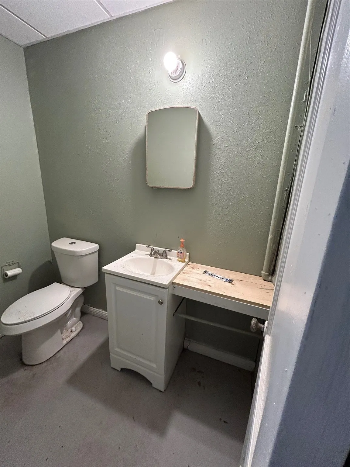 Retail For Sale in Smith County , 121 S Glenwood Boulevard, Tyler, Texas 75702, 0, 0, Garage spaces, 0 Sqft, built in 1950, Preowned, Price $199,000, mls#21110909, Real Estate Agent in Tyler, Homes For Sale in Smith county, Homes For Sale in Tyler, Realtor in Tyler Texas, Real Estate Brokerage Independent Realty Texas, Luminita Cordes Realtor