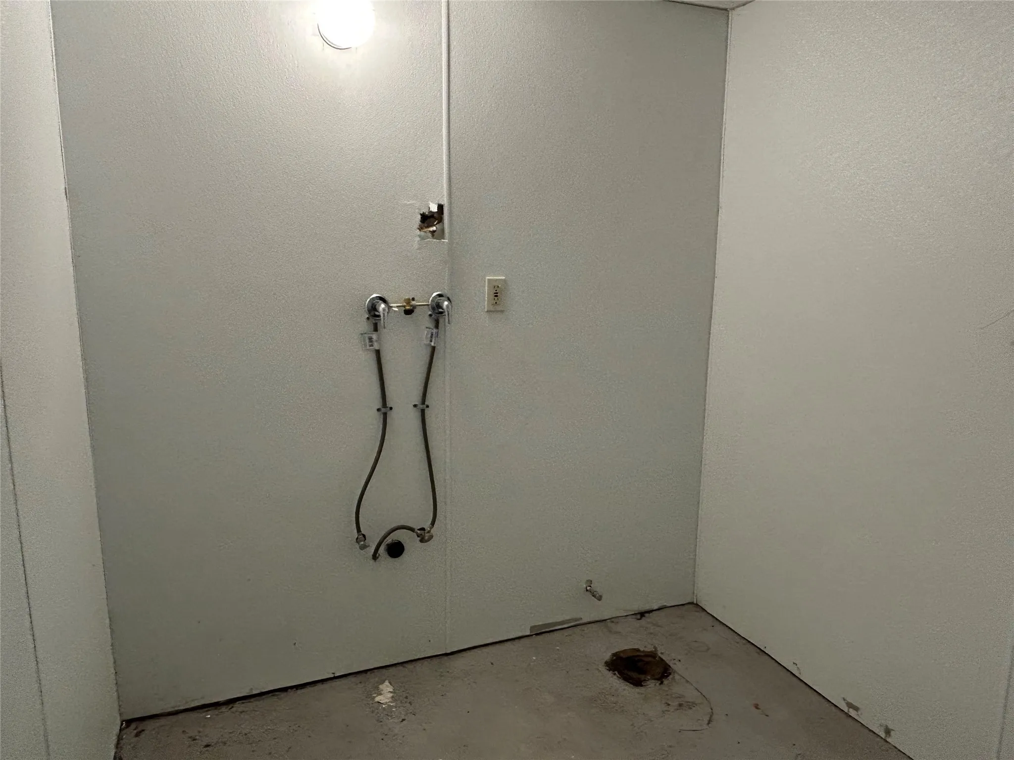 Retail For Sale in Smith County , 121 S Glenwood Boulevard, Tyler, Texas 75702, 0, 0, Garage spaces, 0 Sqft, built in 1950, Preowned, Price $199,000, mls#21110909, Real Estate Agent in Tyler, Homes For Sale in Smith county, Homes For Sale in Tyler, Realtor in Tyler Texas, Real Estate Brokerage Independent Realty Texas, Luminita Cordes Realtor