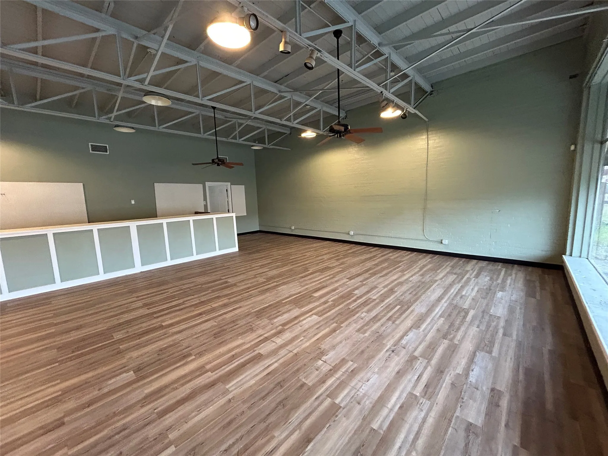 Retail For Sale in Smith County , 121 S Glenwood Boulevard, Tyler, Texas 75702, 0, 0, Garage spaces, 0 Sqft, built in 1950, Preowned, Price $199,000, mls#21110909, Real Estate Agent in Tyler, Homes For Sale in Smith county, Homes For Sale in Tyler, Realtor in Tyler Texas, Real Estate Brokerage Independent Realty Texas, Luminita Cordes Realtor