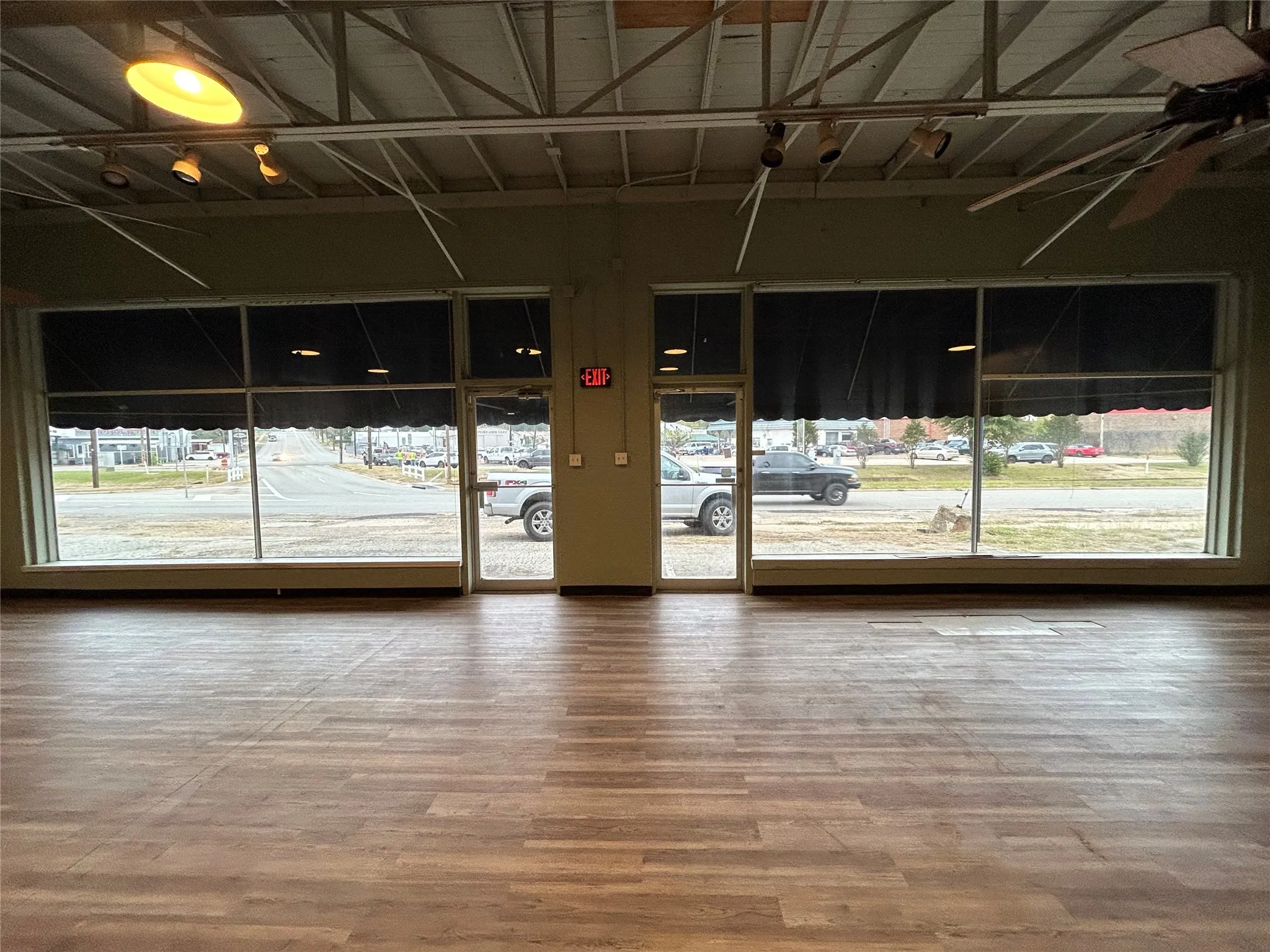 Retail For Sale in Smith County , 121 S Glenwood Boulevard, Tyler, Texas 75702, 0, 0, Garage spaces, 0 Sqft, built in 1950, Preowned, Price $199,000, mls#21110909, Real Estate Agent in Tyler, Homes For Sale in Smith county, Homes For Sale in Tyler, Realtor in Tyler Texas, Real Estate Brokerage Independent Realty Texas, Luminita Cordes Realtor