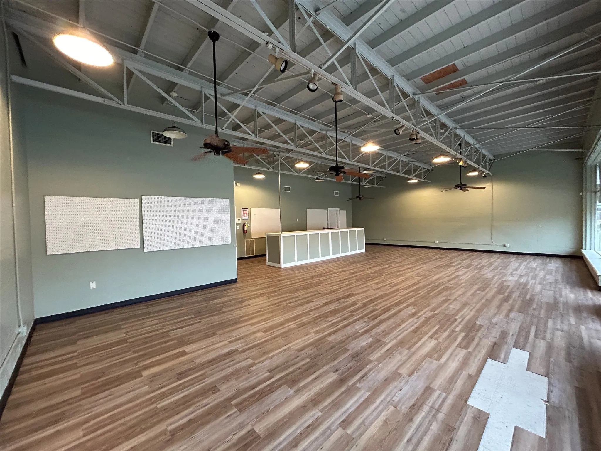Retail For Sale in Smith County , 121 S Glenwood Boulevard, Tyler, Texas 75702, 0, 0, Garage spaces, 0 Sqft, built in 1950, Preowned, Price $199,000, mls#21110909, Real Estate Agent in Tyler, Homes For Sale in Smith county, Homes For Sale in Tyler, Realtor in Tyler Texas, Real Estate Brokerage Independent Realty Texas, Luminita Cordes Realtor