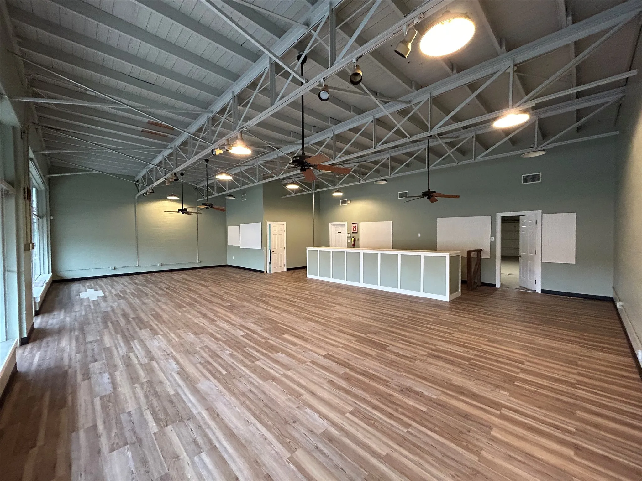 Retail For Sale in Smith County , 121 S Glenwood Boulevard, Tyler, Texas 75702, 0, 0, Garage spaces, 0 Sqft, built in 1950, Preowned, Price $199,000, mls#21110909, Real Estate Agent in Tyler, Homes For Sale in Smith county, Homes For Sale in Tyler, Realtor in Tyler Texas, Real Estate Brokerage Independent Realty Texas, Luminita Cordes Realtor