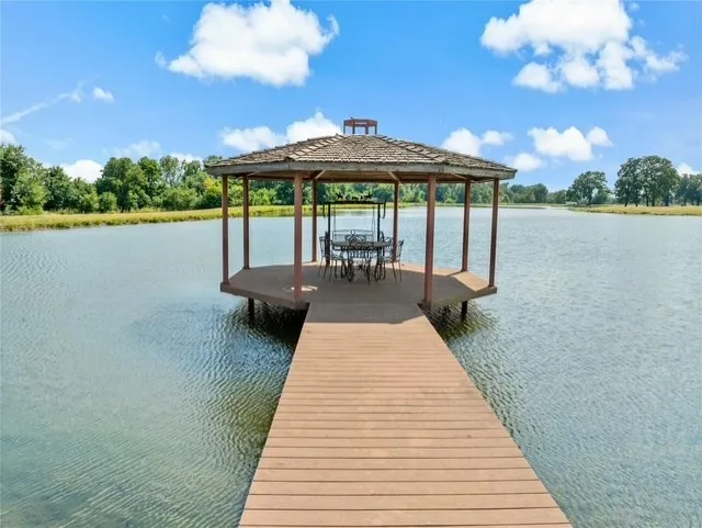 Single Family Residence For Sale in Lamar County , 695 County Road 36120 Road, Honey Grove, Texas 75446, 5 Bedrooms, 6 Bathrooms, 3 Garage spaces, 7,500 Sqft, built in 2013, Price $2,499,000, mls#21108808, Real Estate Agent in Honey Grove, Homes For Sale in Lamar county, Homes For Sale in Honey Grove, Realtor in Honey Grove Texas, Real Estate Brokerage Independent Realty Texas, Luminita Cordes Realtor